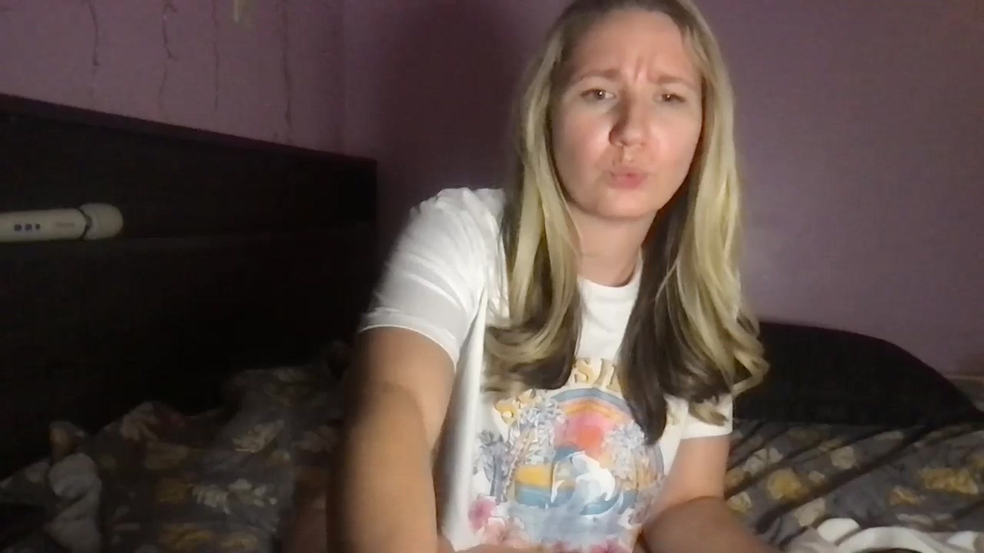 Gallery image thumbnail from EmmaHaze's myfreecams stream on, 12/19/2024, 07:09 image 18 of 20