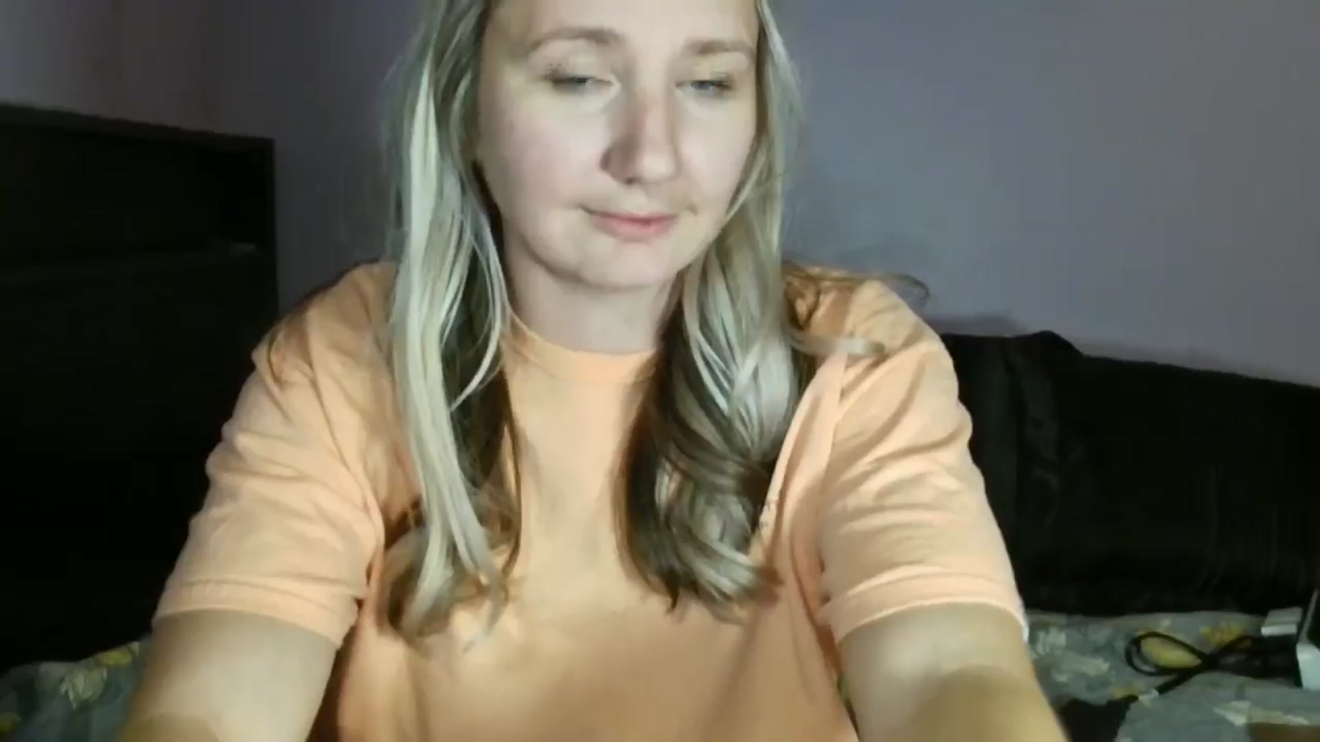 Gallery image thumbnail from EmmaHaze's myfreecams stream on, 12/23/2024, 05:23 image 17 of 20