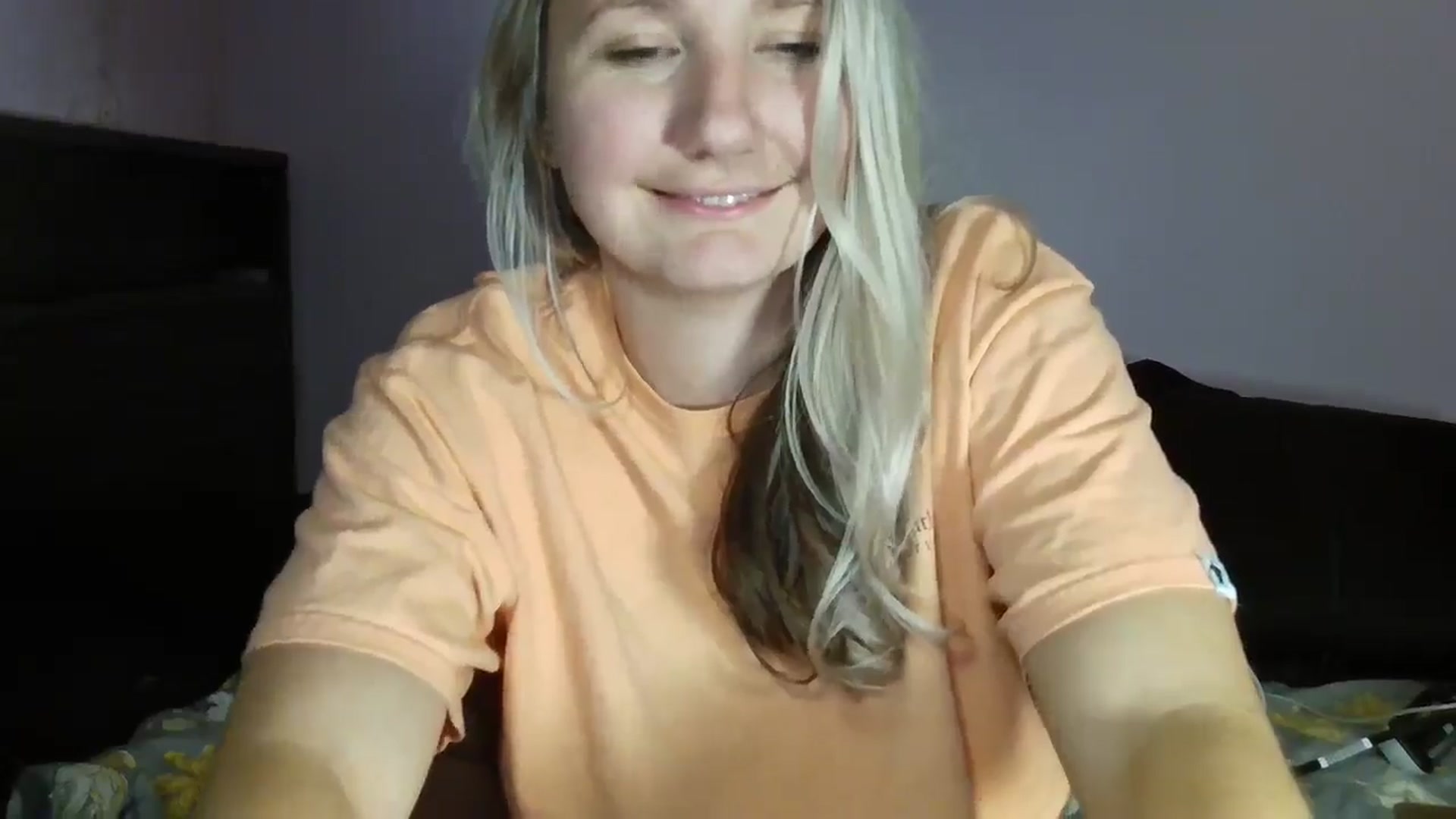 Gallery image thumbnail from EmmaHaze's myfreecams stream on, 12/23/2024, 06:00 image 16 of 20