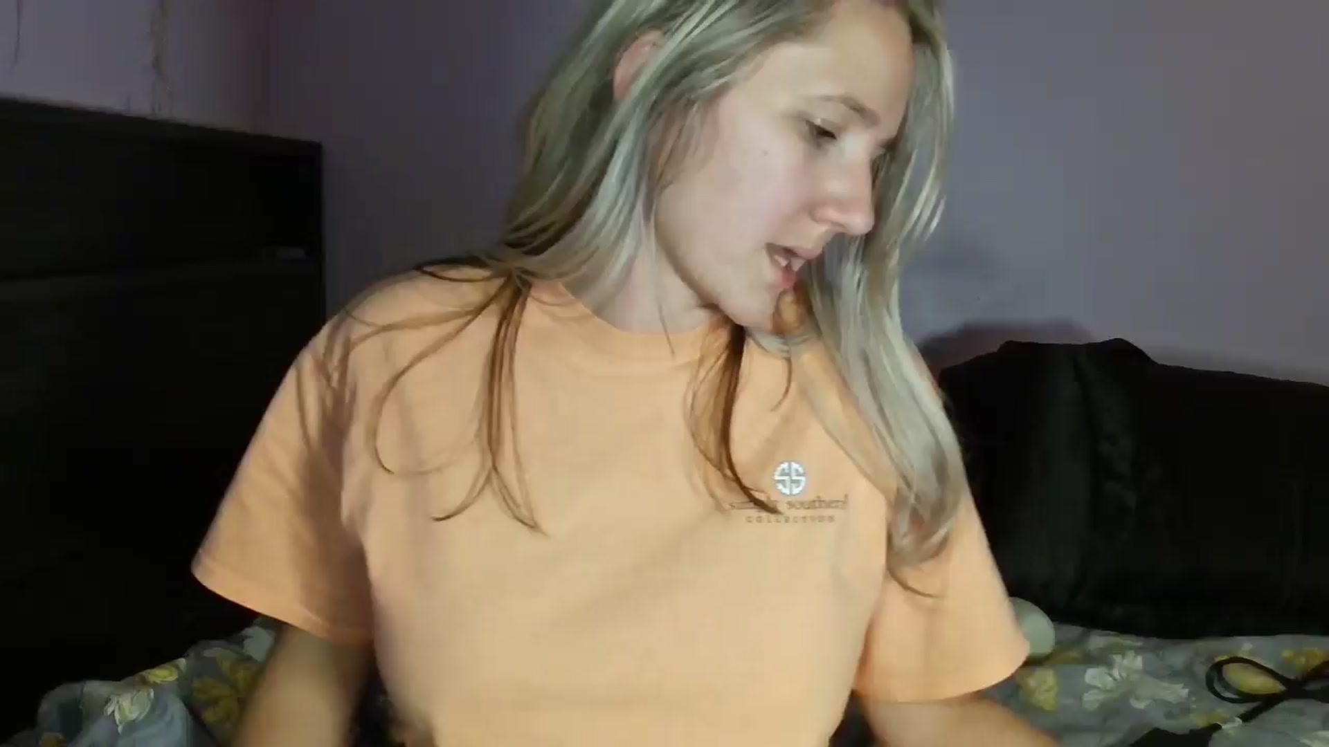 Gallery image thumbnail from EmmaHaze's myfreecams stream on, 12/23/2024, 06:00 image 1 of 20