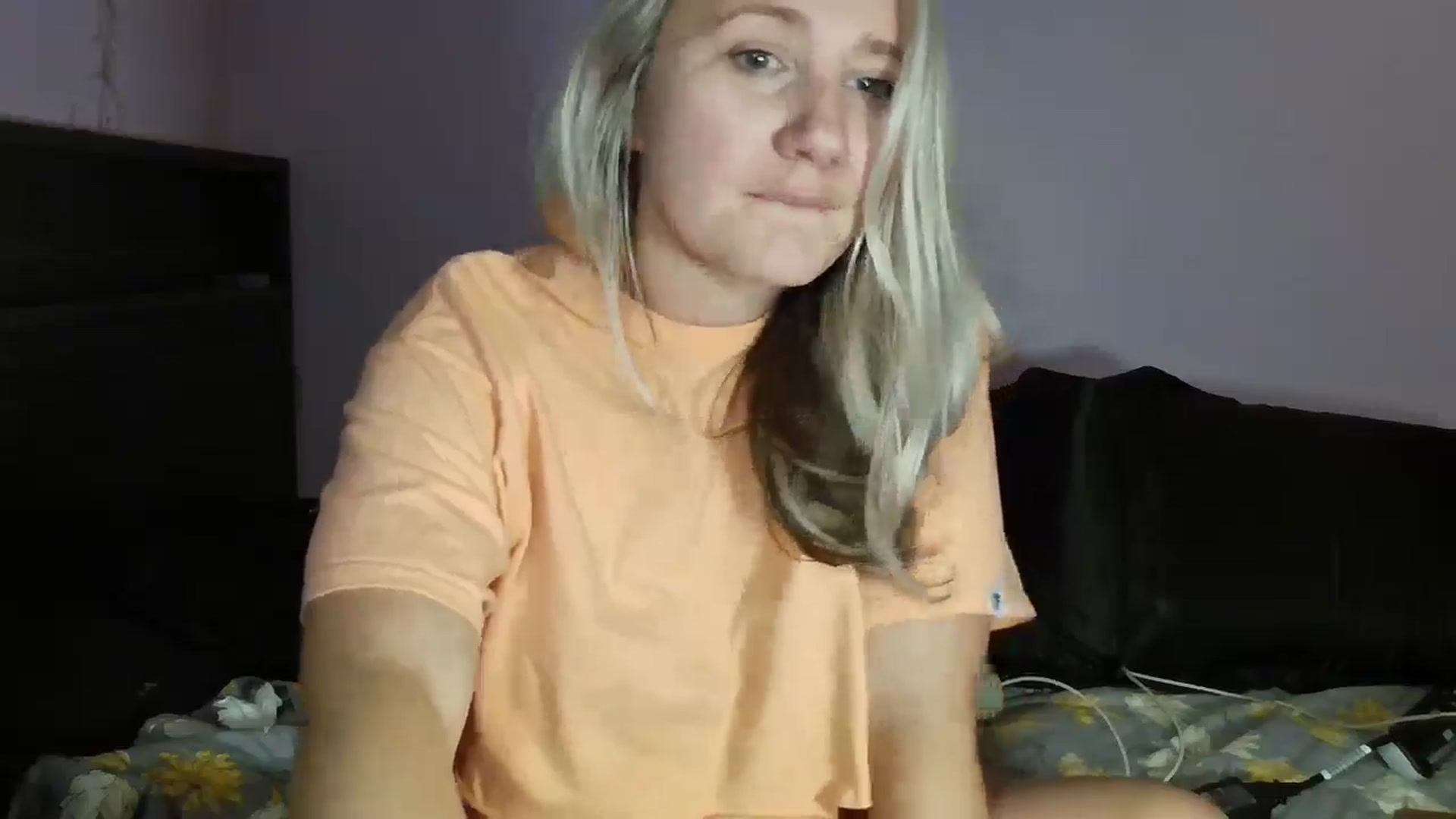 Gallery image thumbnail from EmmaHaze's myfreecams stream on, 12/23/2024, 06:00 image 17 of 20