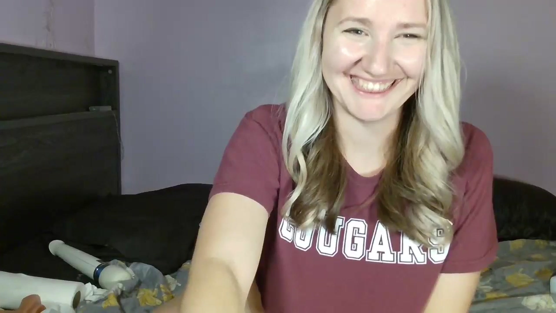 Gallery image thumbnail from EmmaHaze's myfreecams stream on, 12/24/2024, 04:43 image 13 of 20