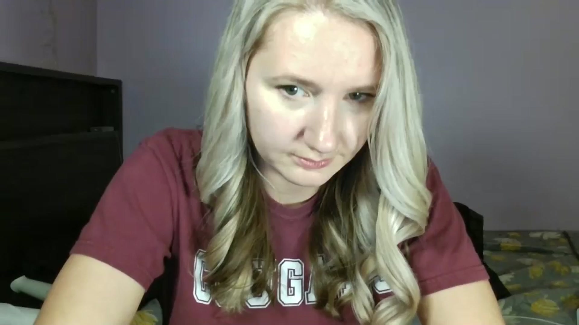 Gallery image thumbnail from EmmaHaze's myfreecams stream on, 12/24/2024, 04:43 image 6 of 20