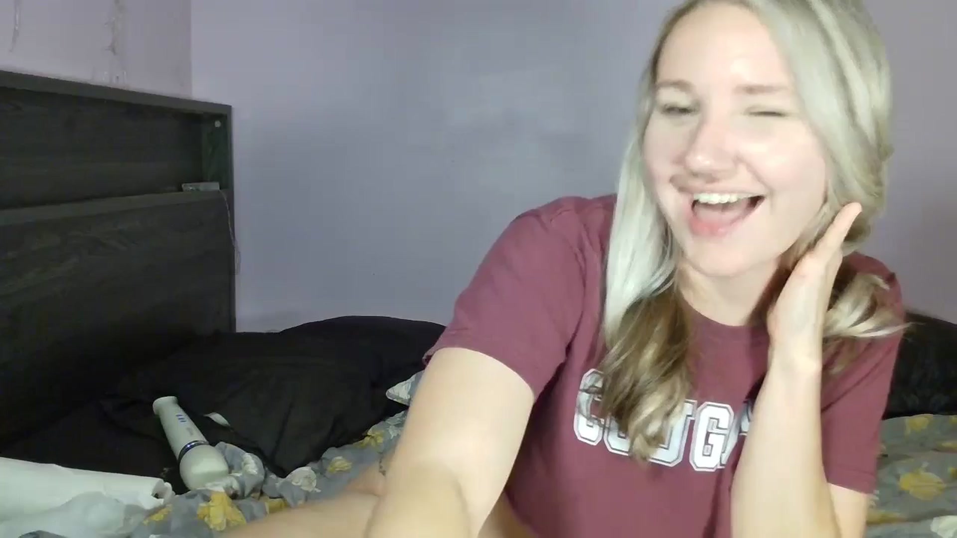 Gallery image thumbnail from EmmaHaze's myfreecams stream on, 12/24/2024, 04:43 image 16 of 20