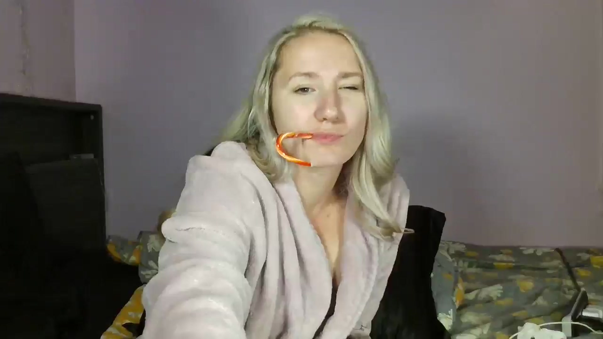 Gallery image thumbnail from EmmaHaze's myfreecams stream on, 12/24/2024, 07:19 image 13 of 20