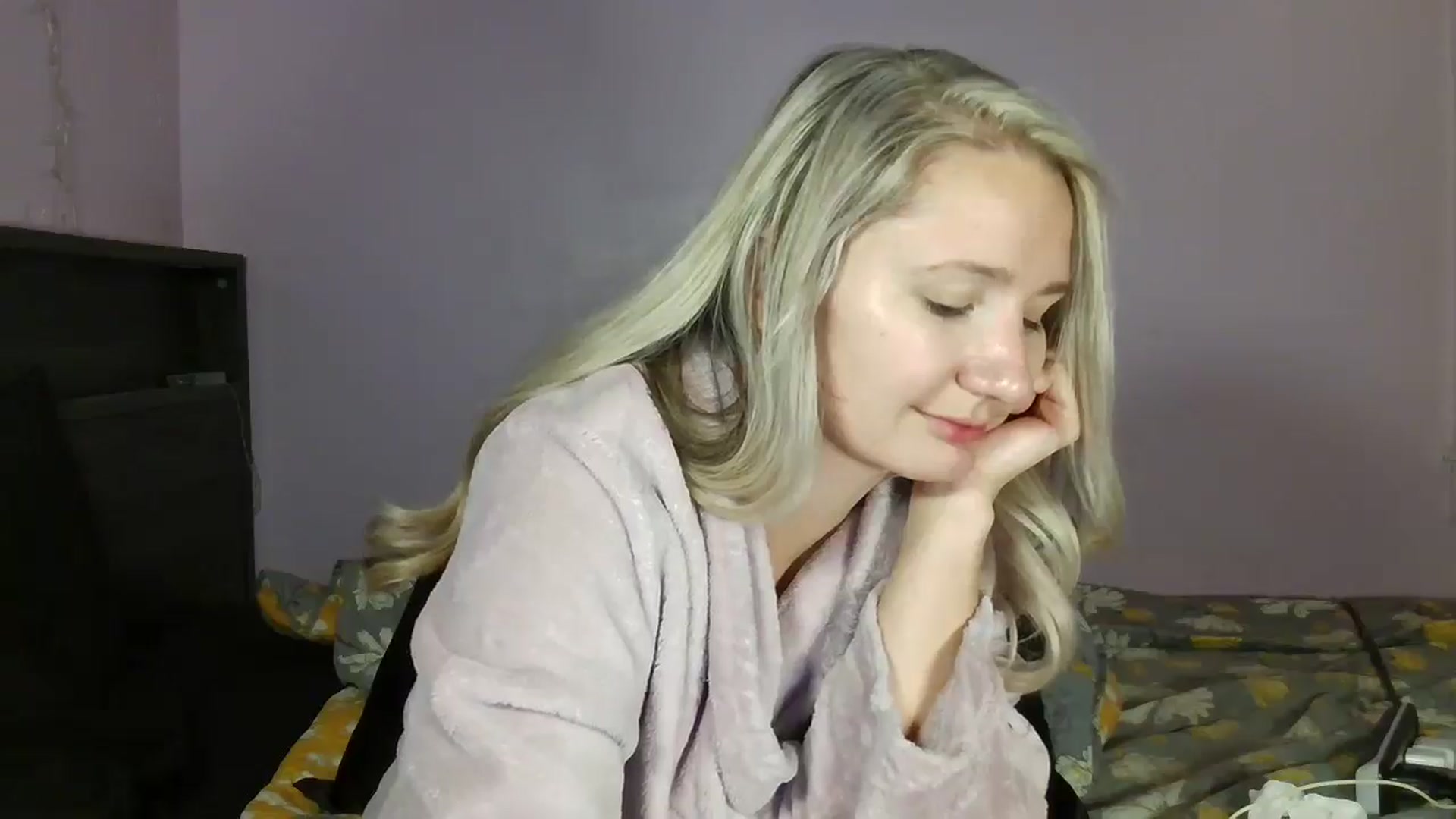 Gallery image thumbnail from EmmaHaze's myfreecams stream on, 12/24/2024, 07:19 image 19 of 20