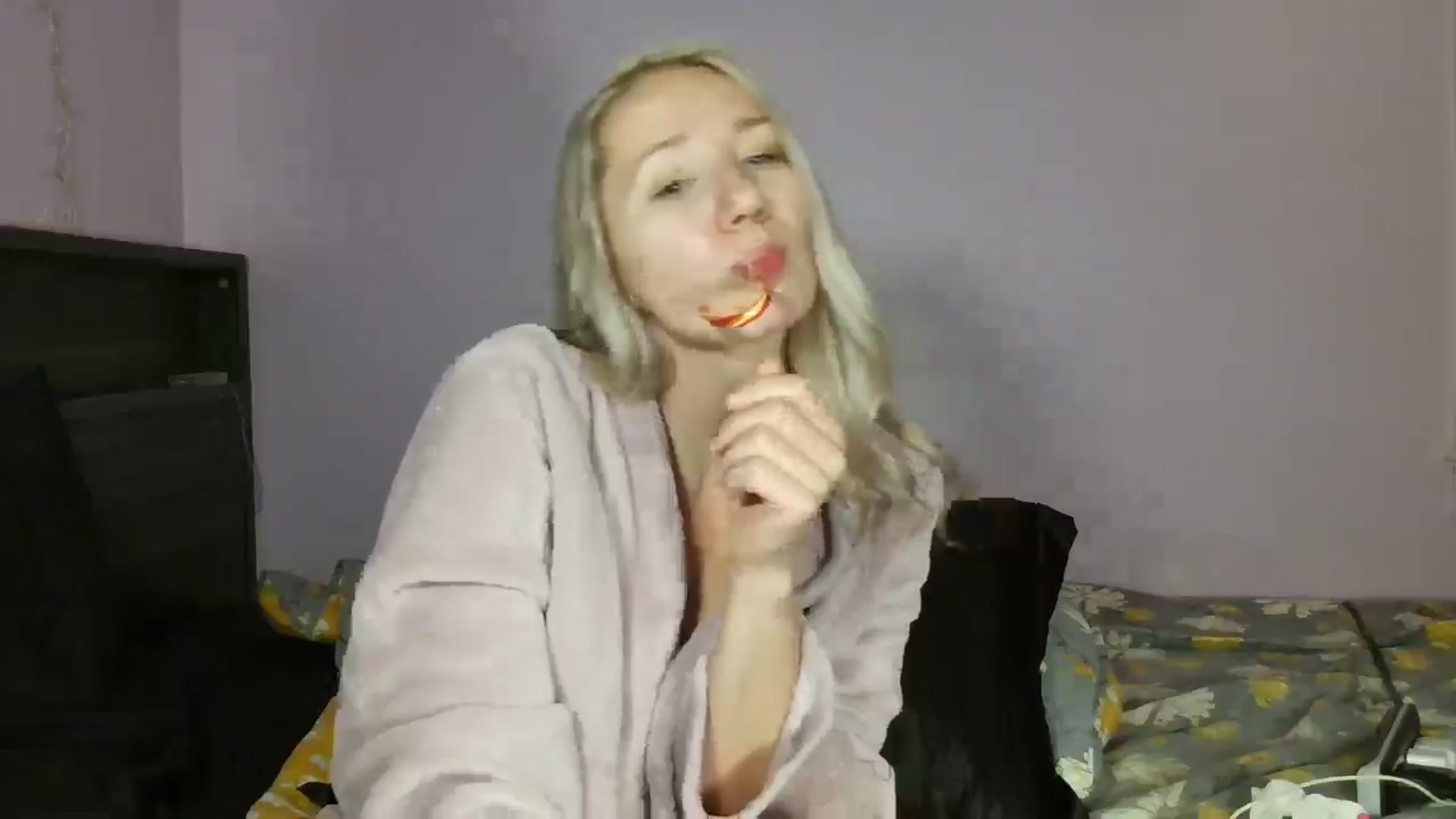 Gallery image thumbnail from EmmaHaze's myfreecams stream on, 12/24/2024, 07:19 image 8 of 20