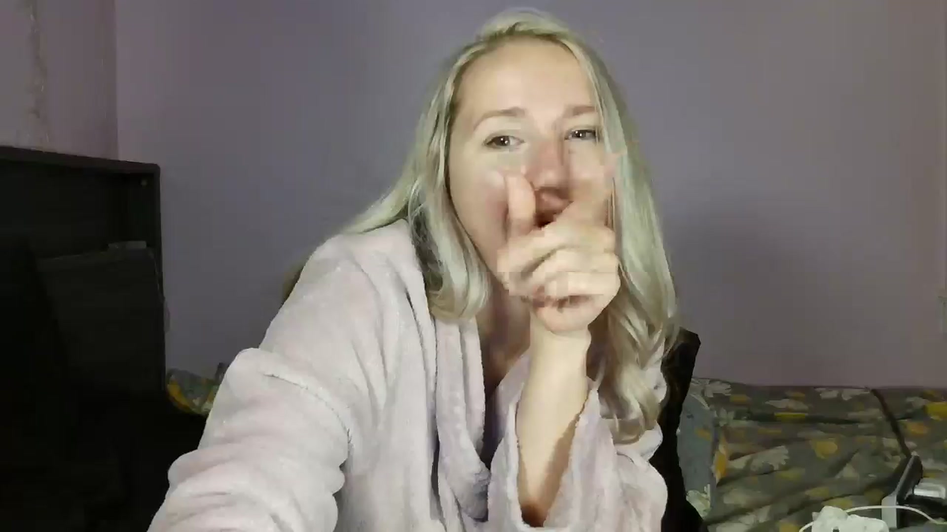 Gallery image thumbnail from EmmaHaze's myfreecams stream on, 12/24/2024, 07:19 image 20 of 20