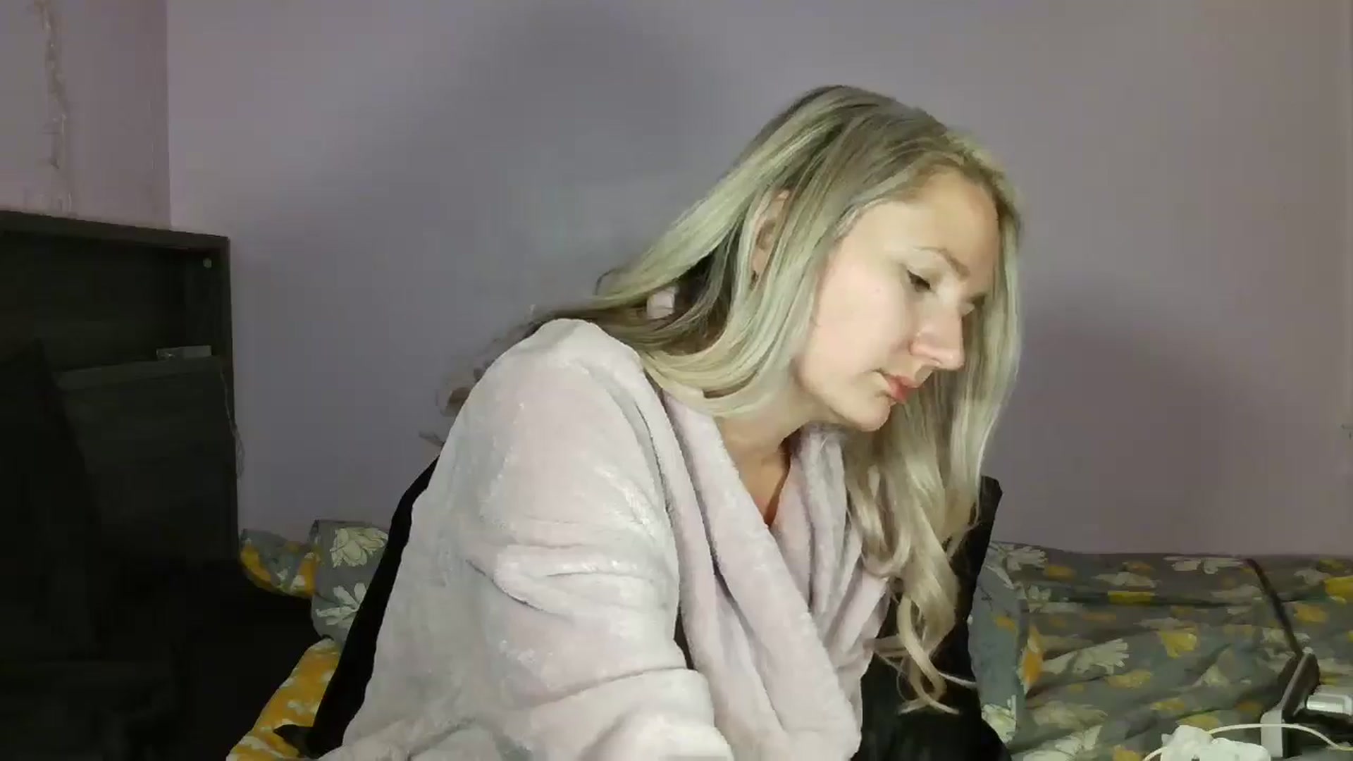 Gallery image thumbnail from EmmaHaze's myfreecams stream on, 12/24/2024, 07:19 image 15 of 20