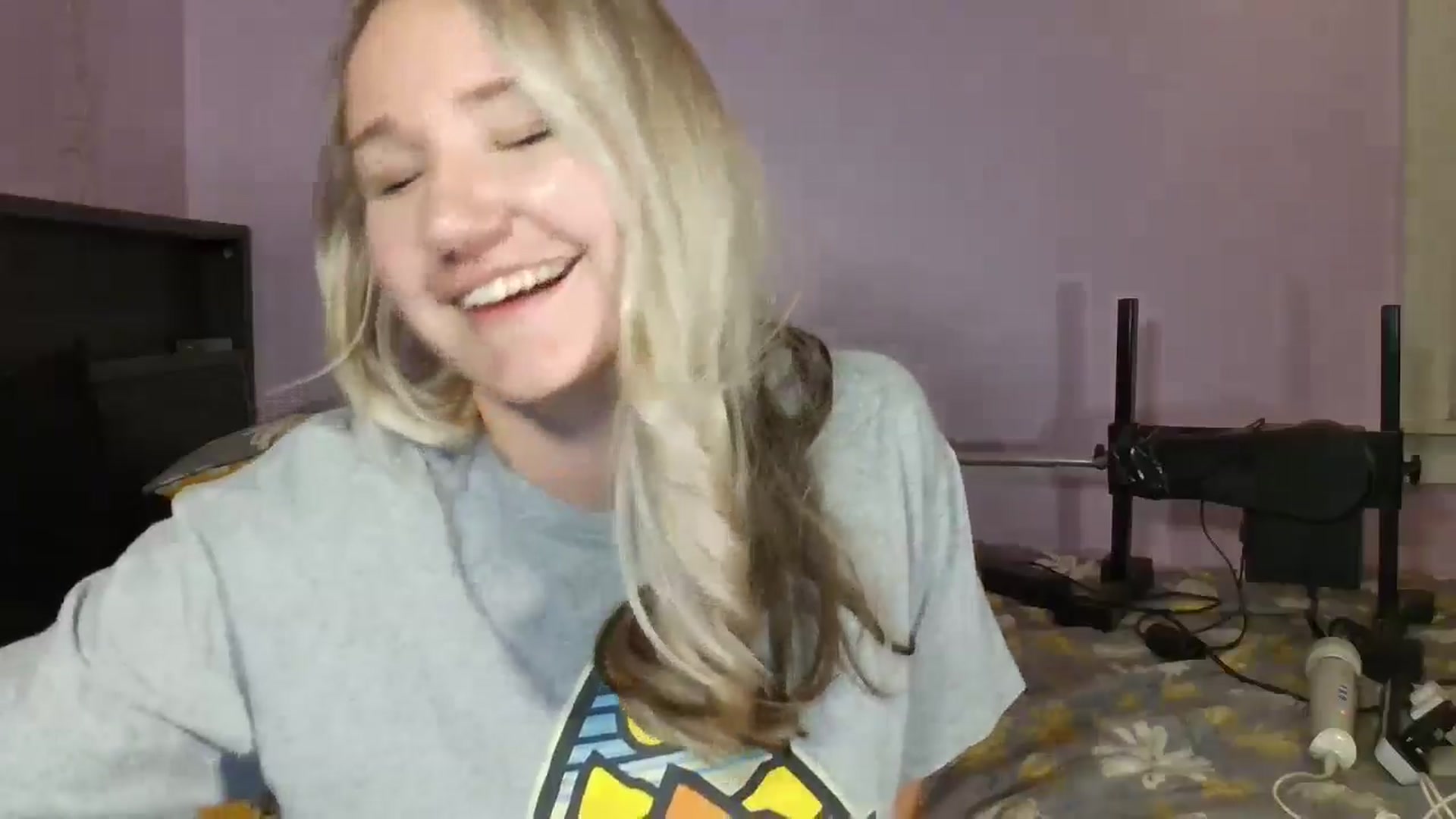 Gallery image thumbnail from EmmaHaze's myfreecams stream on, 12/26/2024, 02:59 image 11 of 20