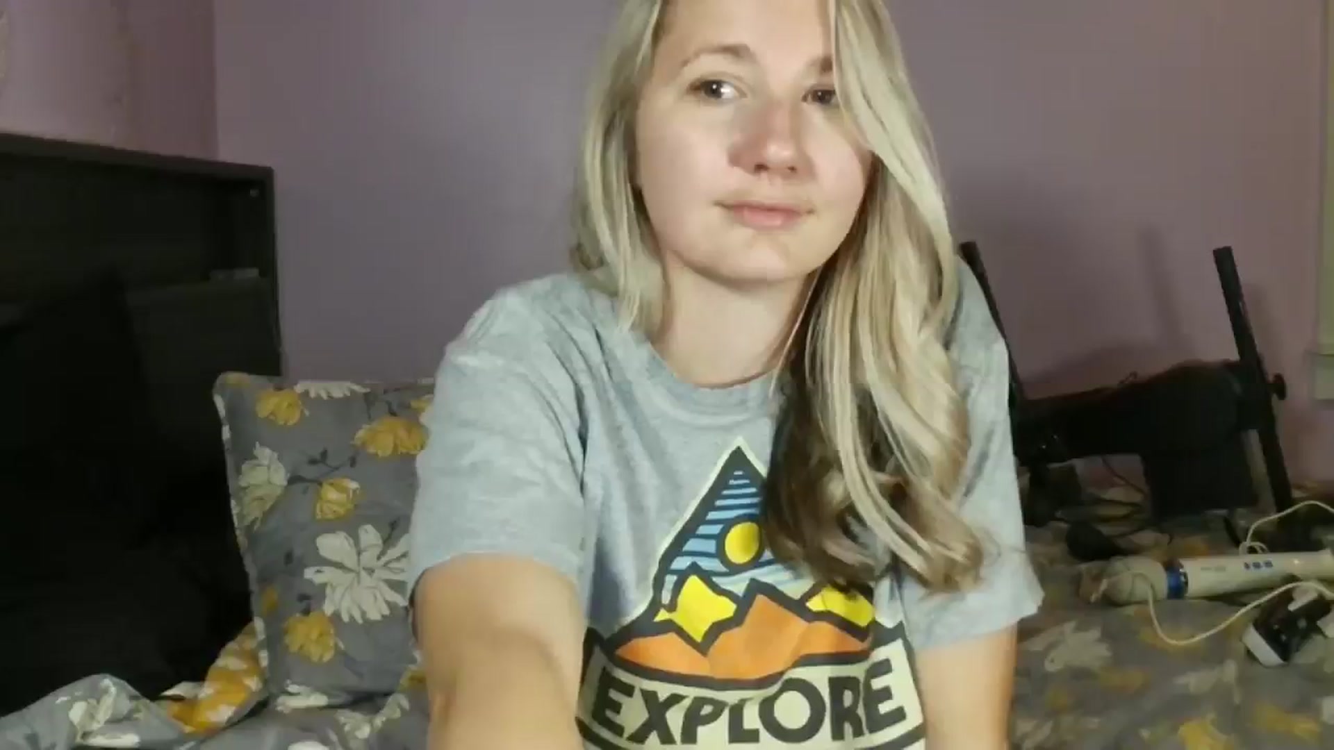 Gallery image thumbnail from EmmaHaze's myfreecams stream on, 12/26/2024, 04:06 image 14 of 20