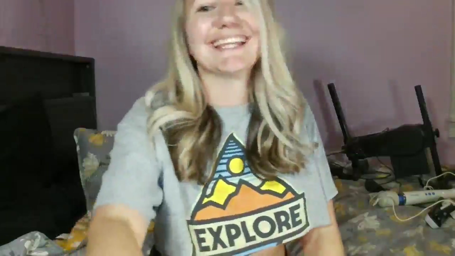 Gallery image thumbnail from EmmaHaze's myfreecams stream on, 12/26/2024, 04:06 image 16 of 20