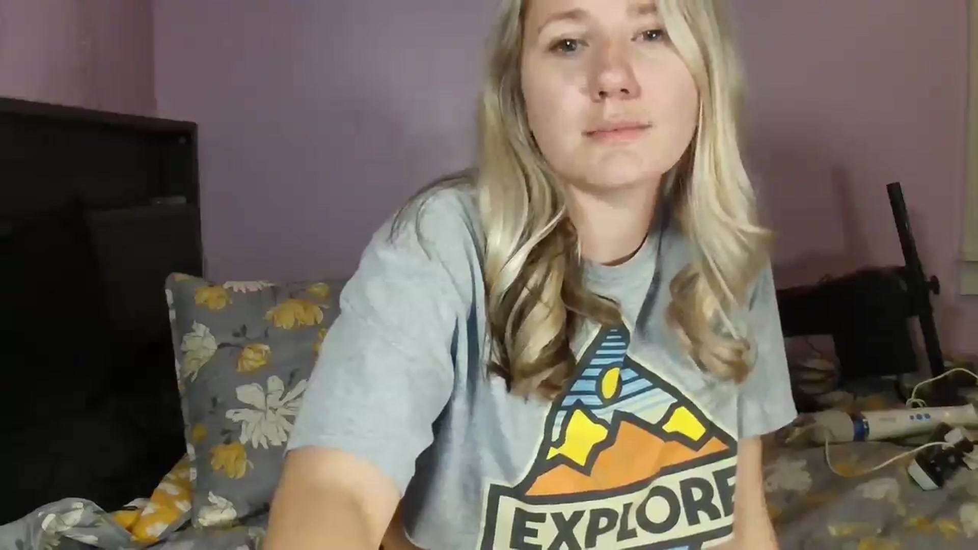Gallery image thumbnail from EmmaHaze's myfreecams stream on, 12/26/2024, 04:06 image 3 of 20