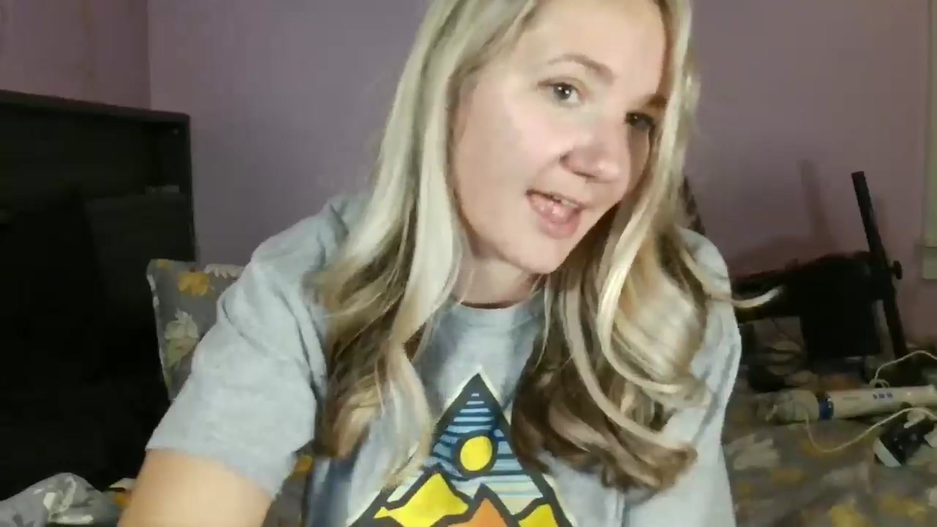 Gallery image thumbnail from EmmaHaze's myfreecams stream on, 12/26/2024, 04:06 image 11 of 20