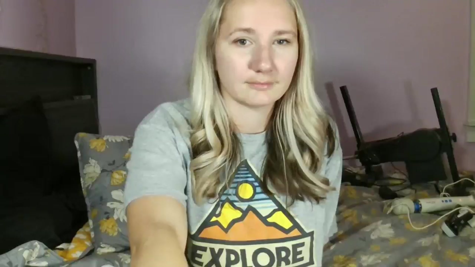 Gallery image thumbnail from EmmaHaze's myfreecams stream on, 12/26/2024, 04:06 image 13 of 20
