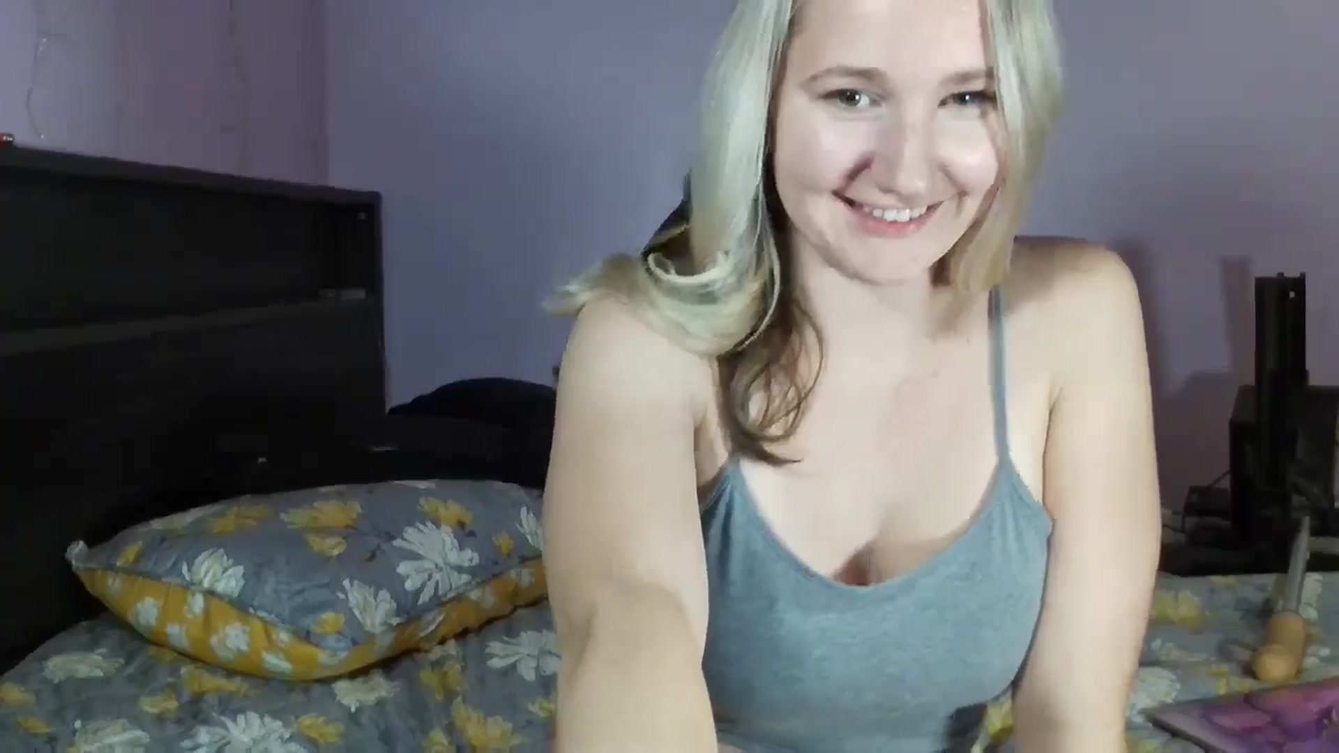 Gallery image thumbnail from EmmaHaze's myfreecams stream on, 12/27/2024, 03:26 image 10 of 20