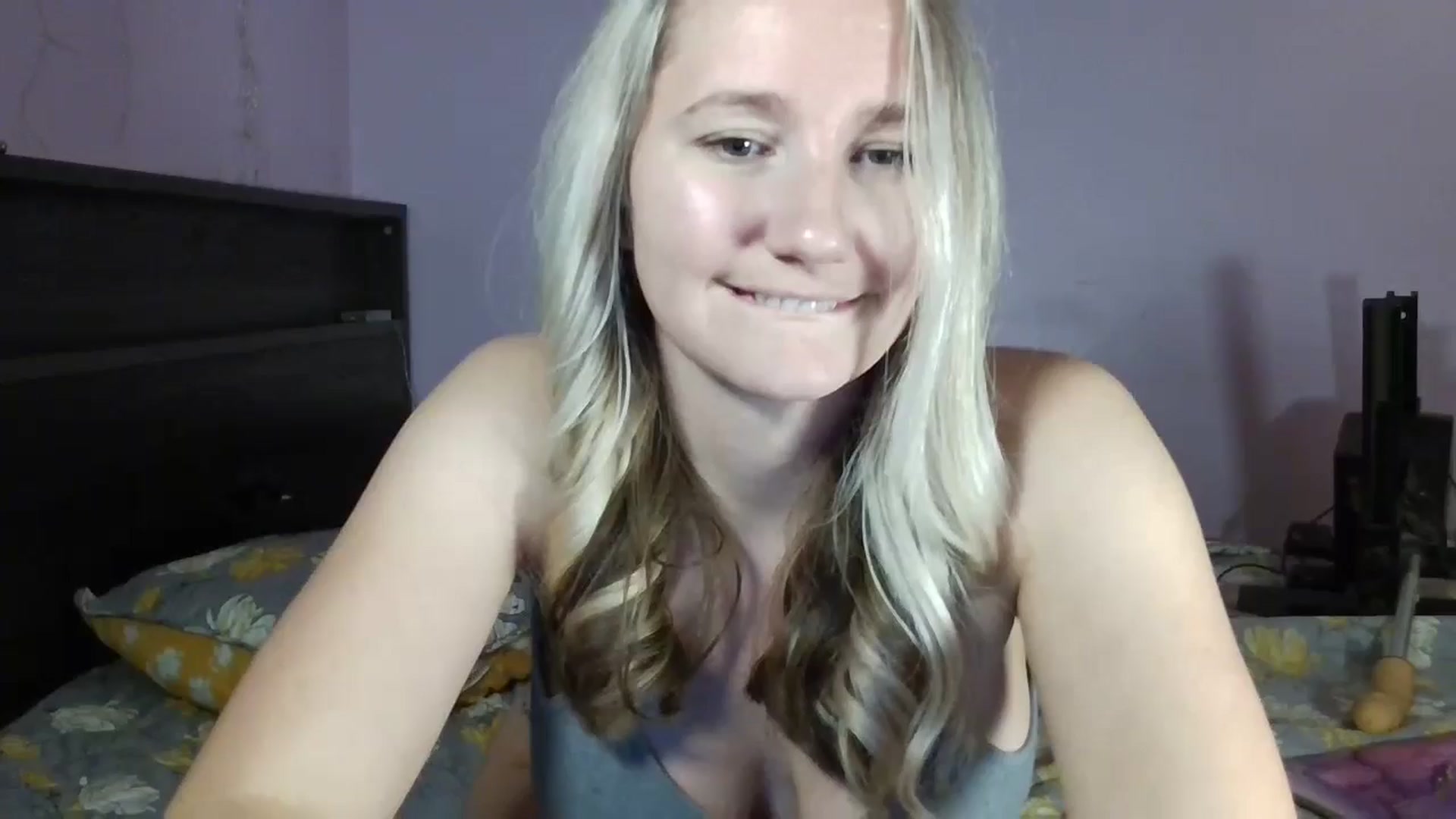 Gallery image thumbnail from EmmaHaze's myfreecams stream on, 12/27/2024, 03:26 image 8 of 20