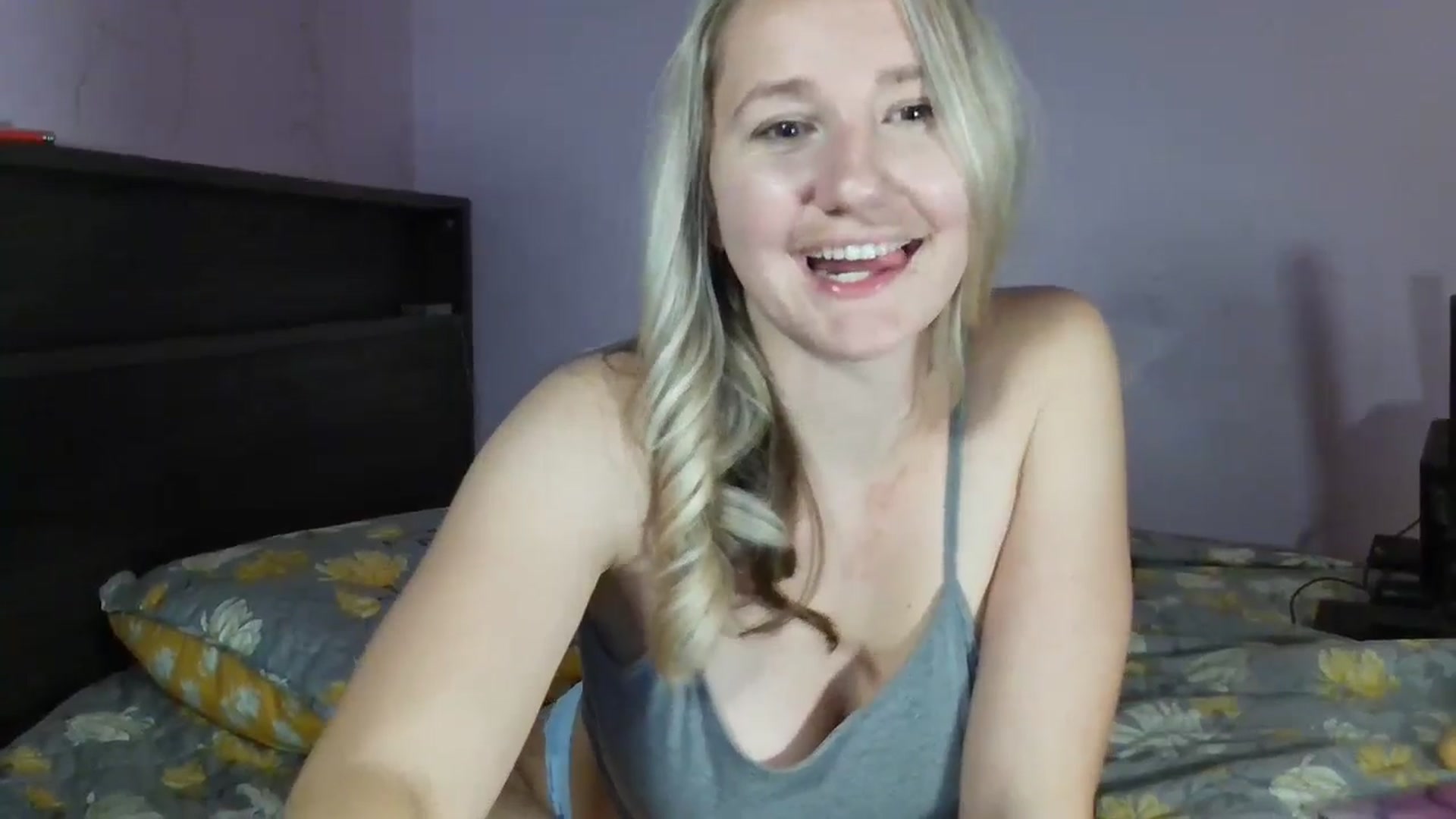 Gallery image thumbnail from EmmaHaze's myfreecams stream on, 12/27/2024, 04:00 image 6 of 20