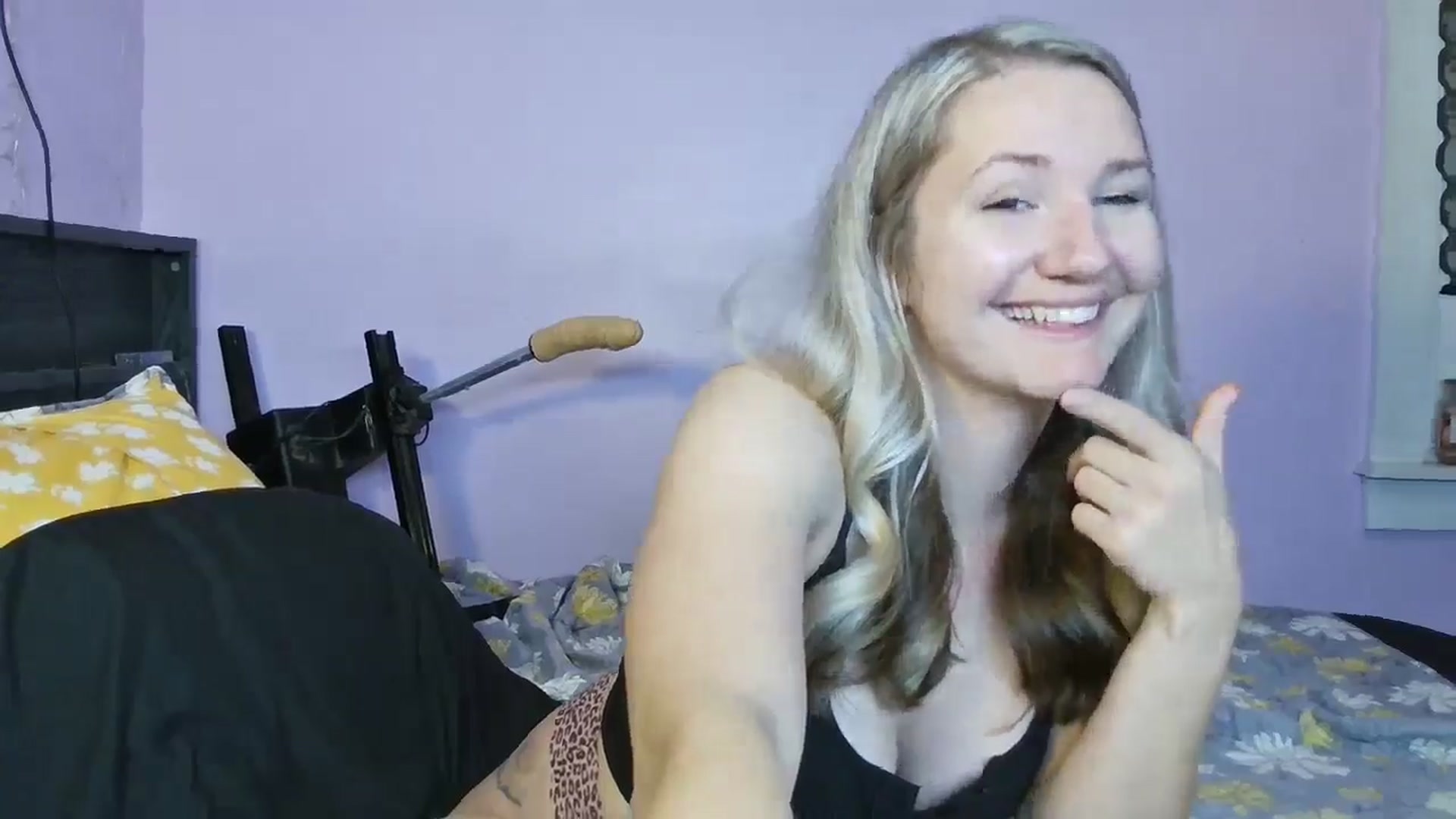 Gallery image thumbnail from EmmaHaze's myfreecams stream on, 12/31/2024, 03:09 image 11 of 20