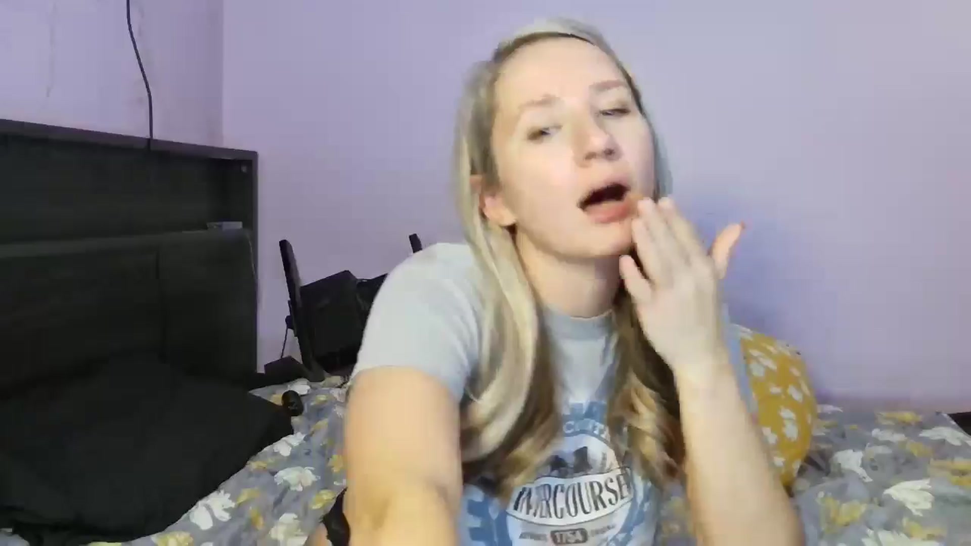 Gallery image thumbnail from EmmaHaze's myfreecams stream on, 01/03/2025, 07:54 image 20 of 20