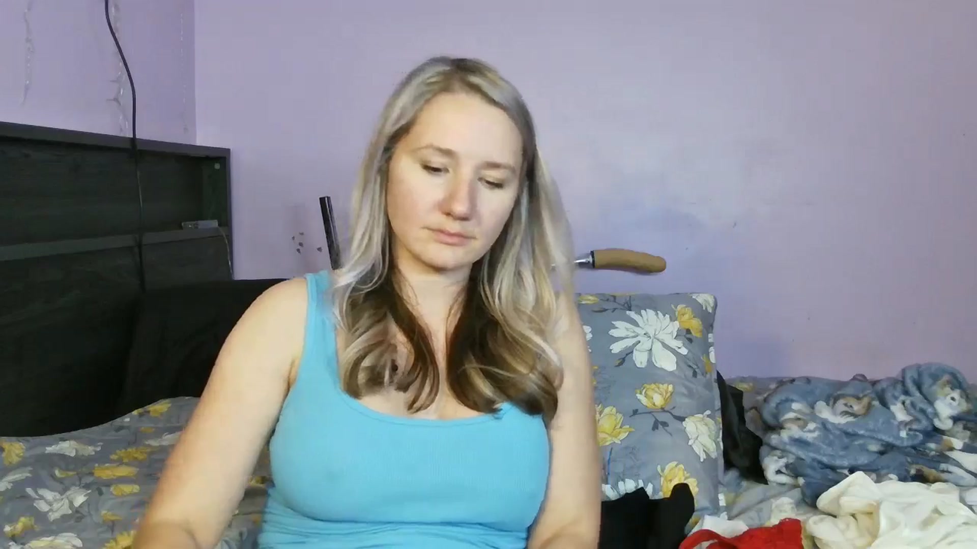 Gallery image thumbnail from EmmaHaze's myfreecams stream on, 01/13/2025, 03:28 image 19 of 20