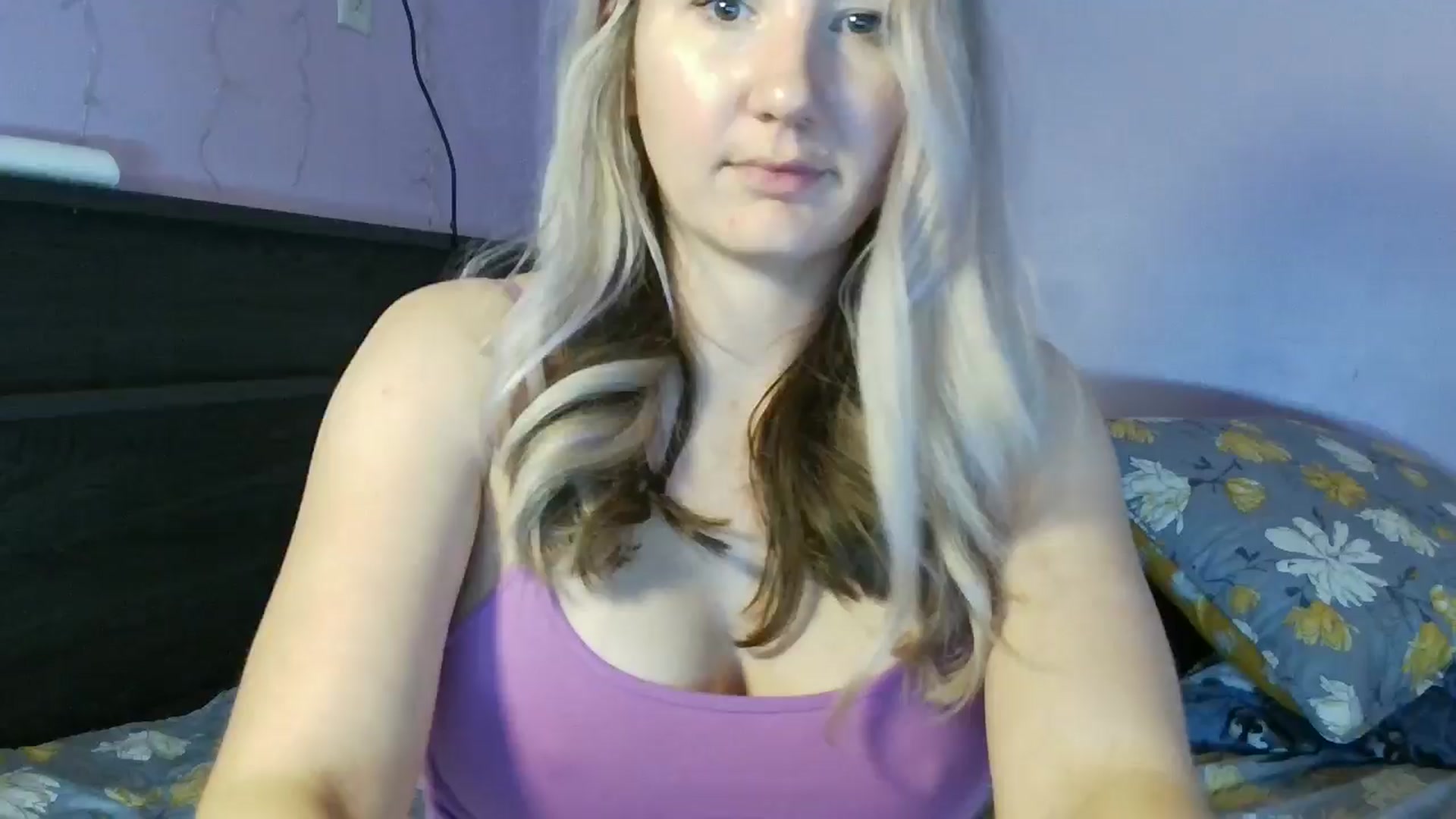 Gallery image thumbnail from EmmaHaze's myfreecams stream on, 01/20/2025, 04:22 image 12 of 20