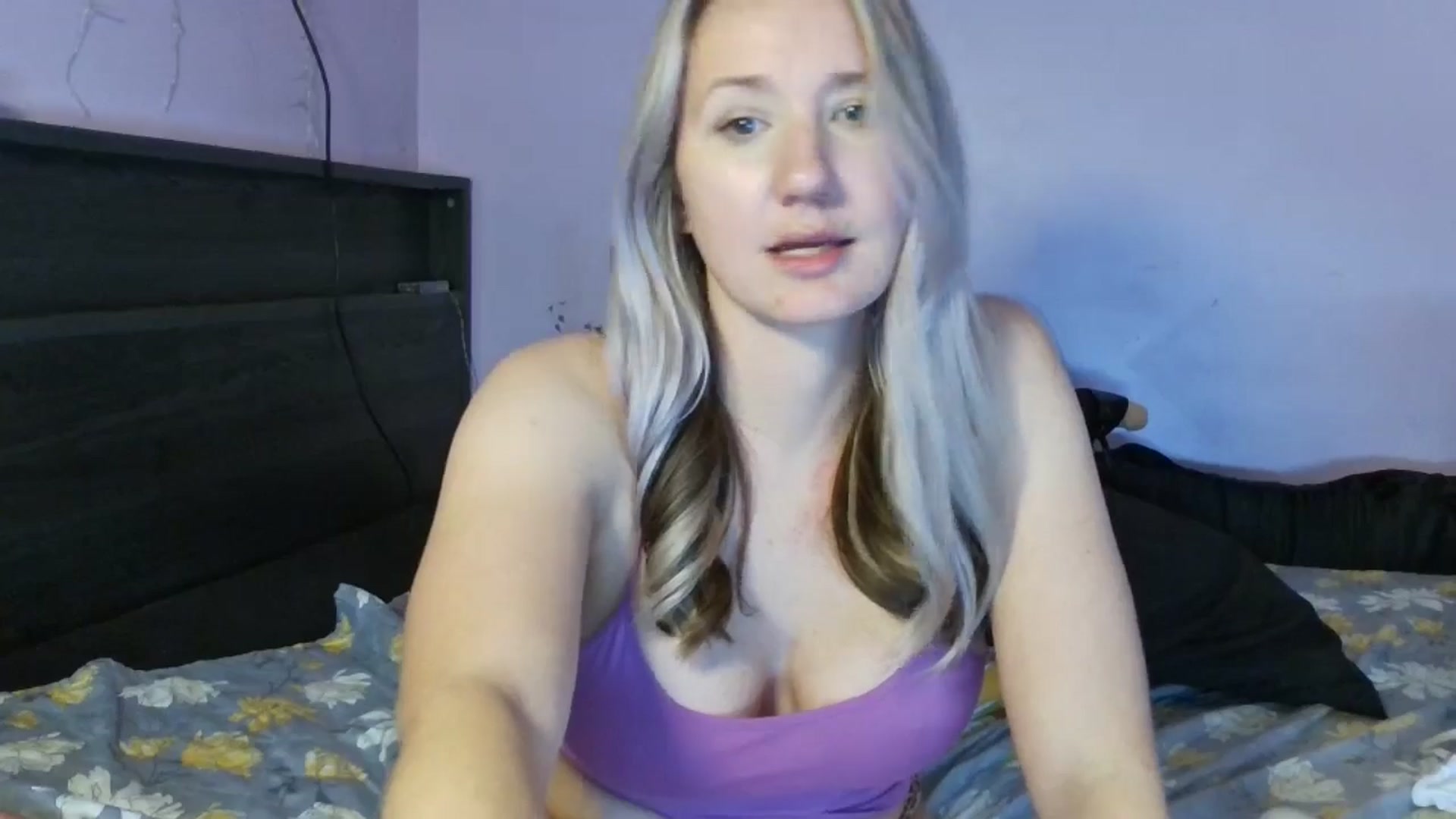 Gallery image thumbnail from EmmaHaze's myfreecams stream on, 01/20/2025, 08:06 image 12 of 20