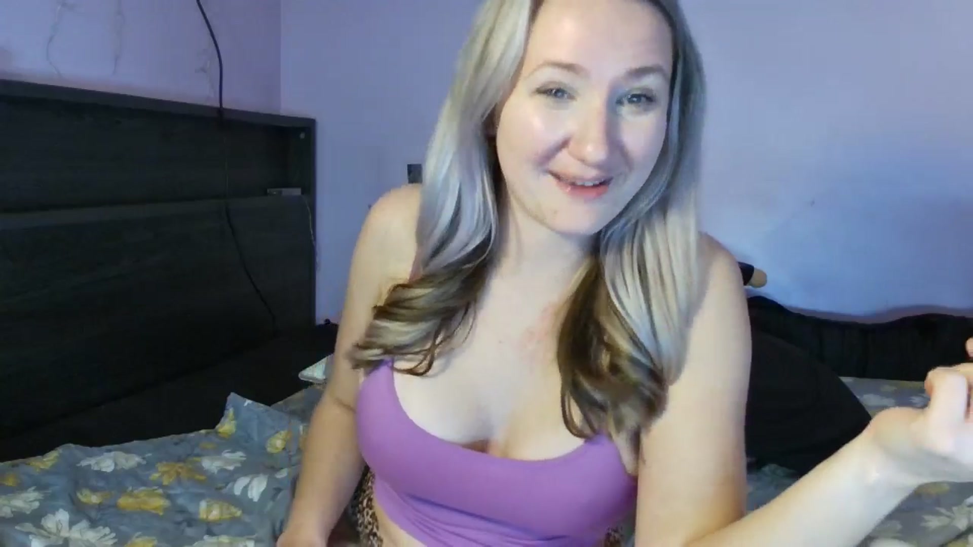 Gallery image thumbnail from EmmaHaze's myfreecams stream on, 01/20/2025, 08:06 image 10 of 20
