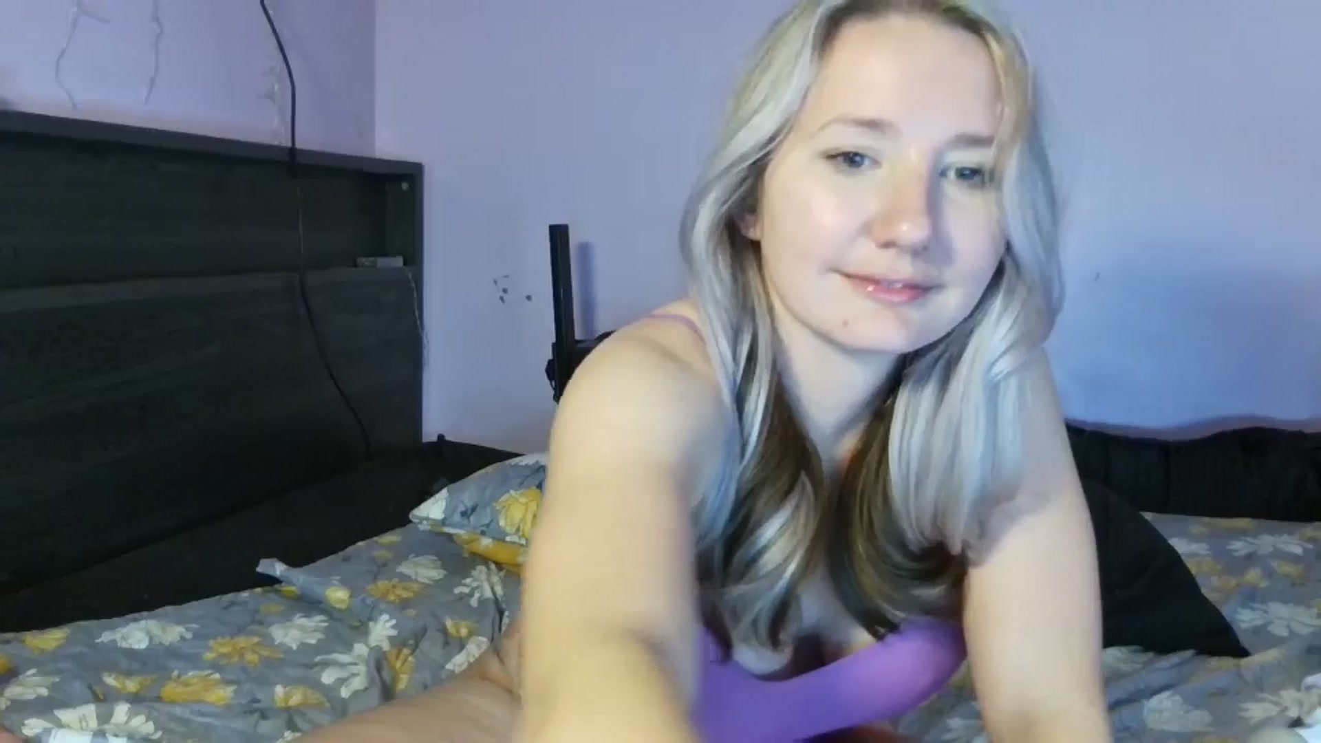 Gallery image thumbnail from EmmaHaze's myfreecams stream on, 01/20/2025, 08:06 image 14 of 20