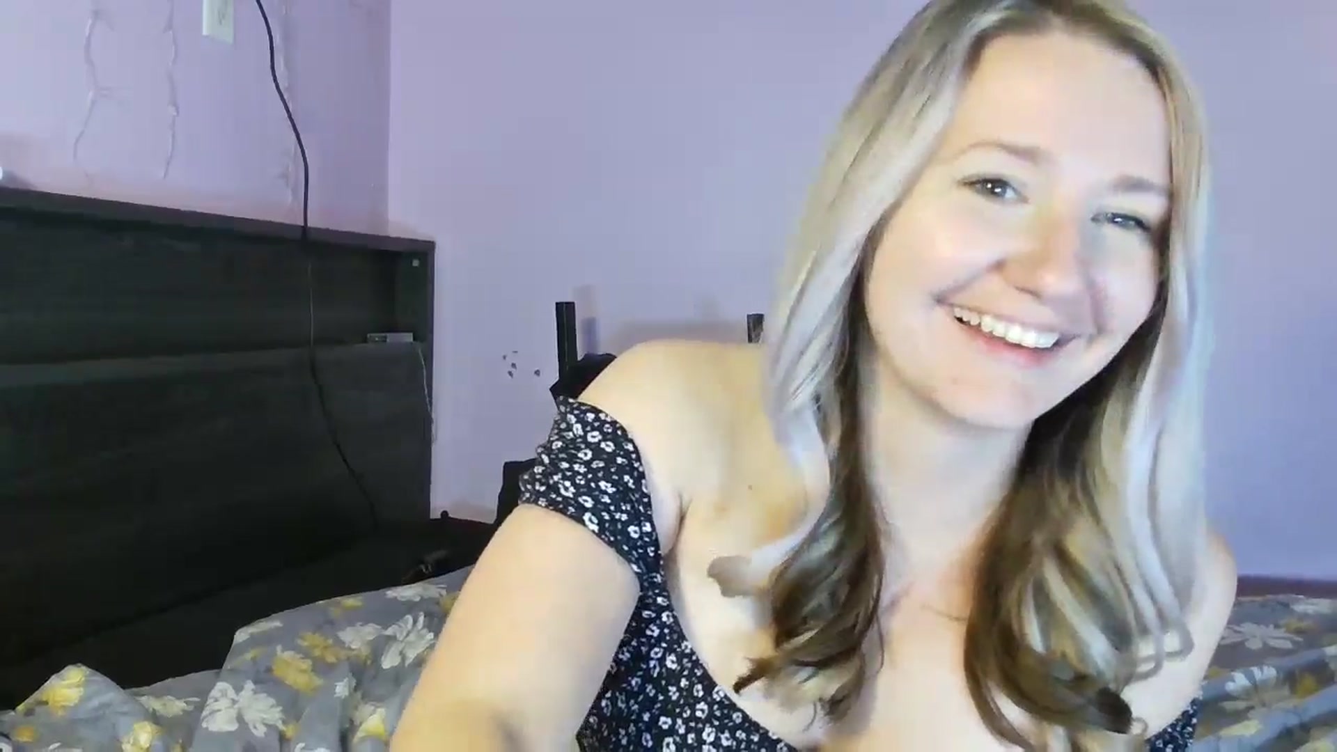 Gallery image thumbnail from EmmaHaze's myfreecams stream on, 01/21/2025, 04:17 image 12 of 20