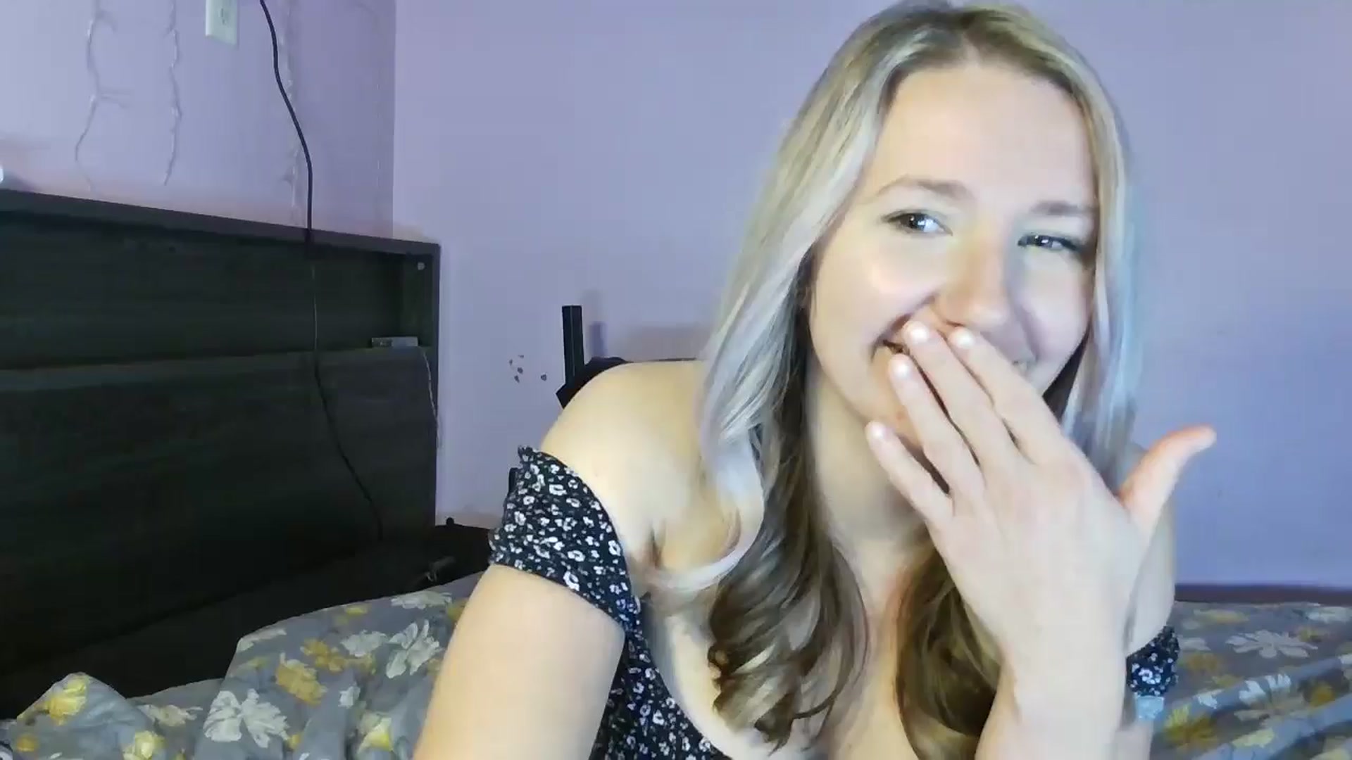 Gallery image thumbnail from EmmaHaze's myfreecams stream on, 01/21/2025, 04:17 image 10 of 20