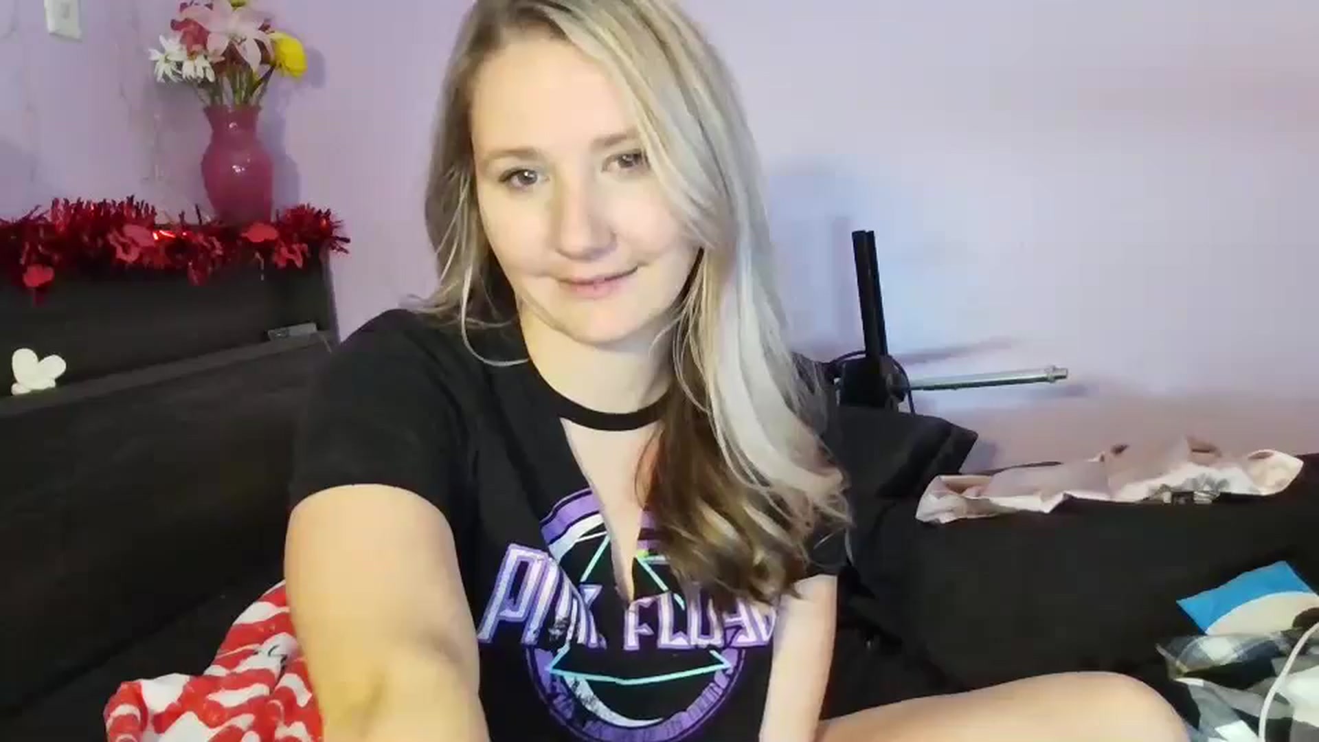 Gallery image thumbnail from EmmaHaze's myfreecams stream on, 02/07/2025, 07:43 image 6 of 20