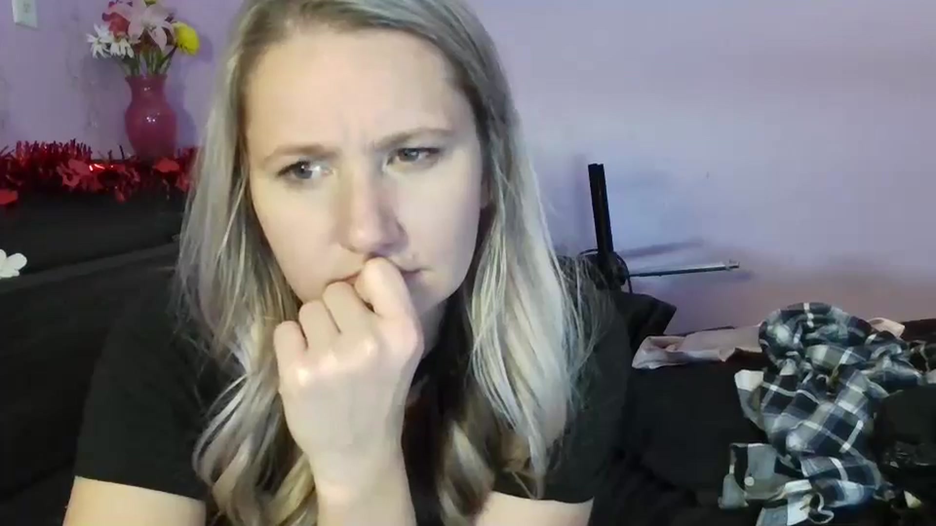 Gallery image thumbnail from EmmaHaze's myfreecams stream on, 02/07/2025, 07:43 image 18 of 20
