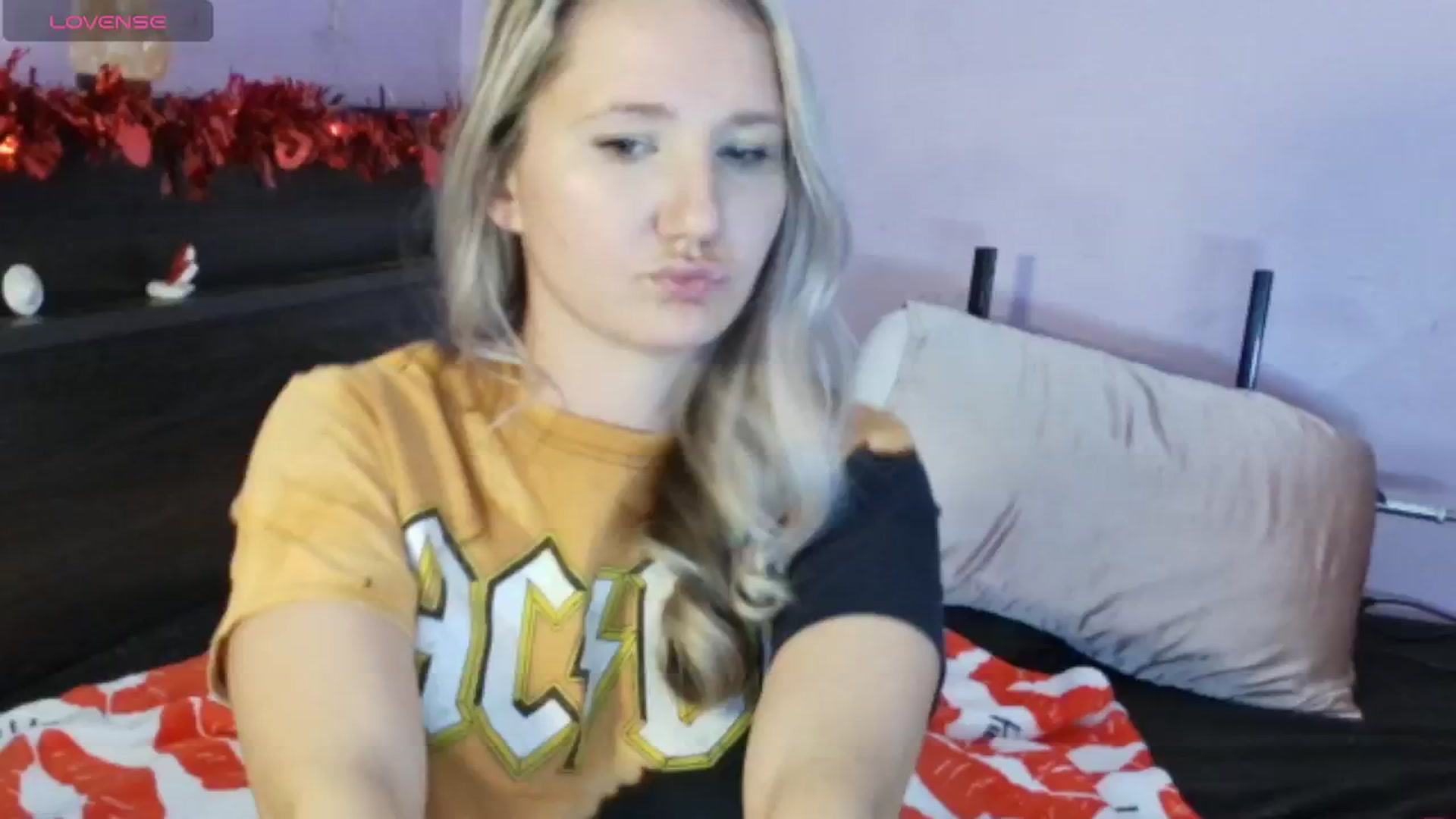Gallery image thumbnail from EmmaHaze's myfreecams stream on, 02/13/2025, 04:07 image 4 of 20