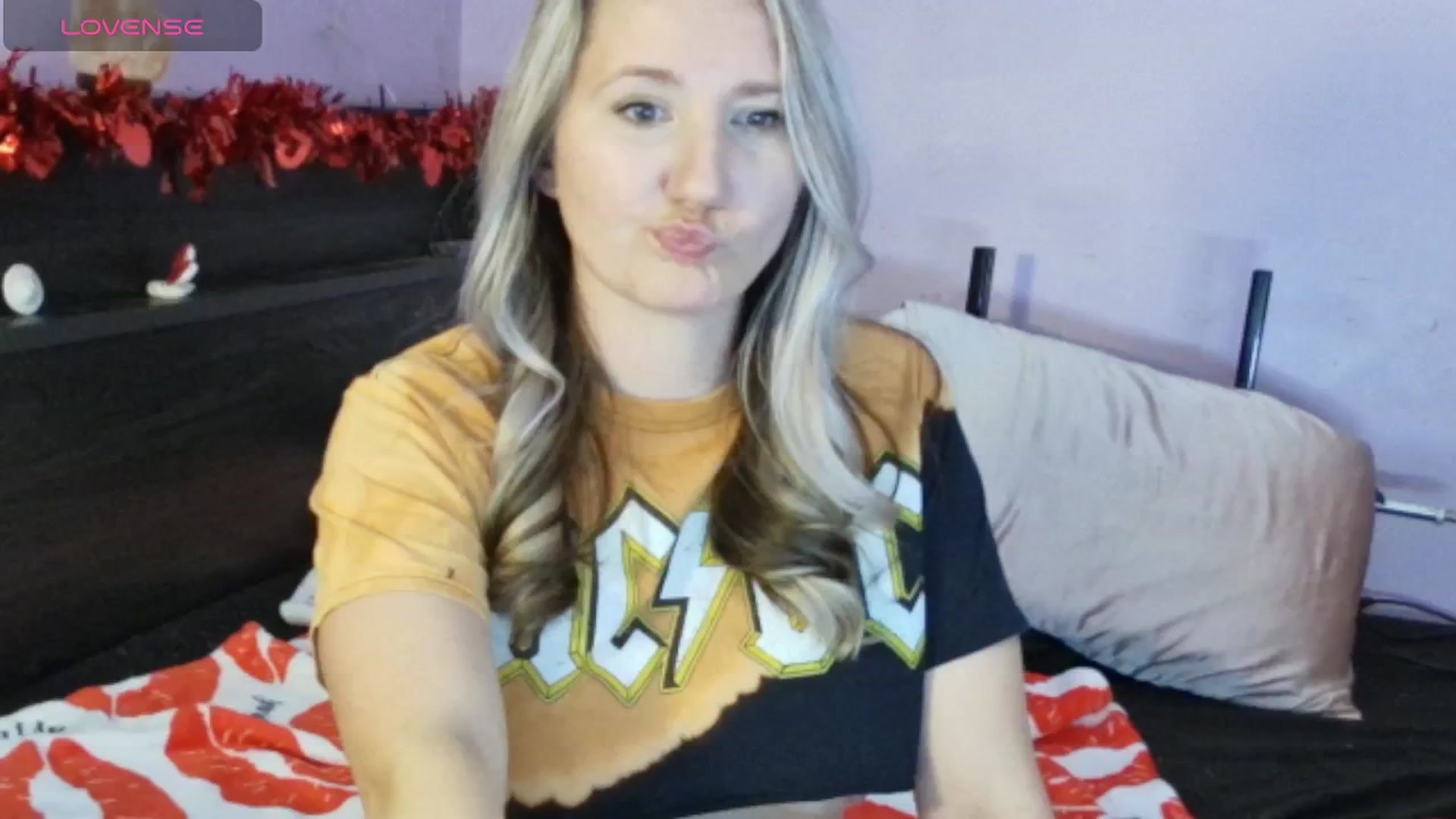 Gallery image thumbnail from EmmaHaze's myfreecams stream on, 02/13/2025, 04:07 image 7 of 20