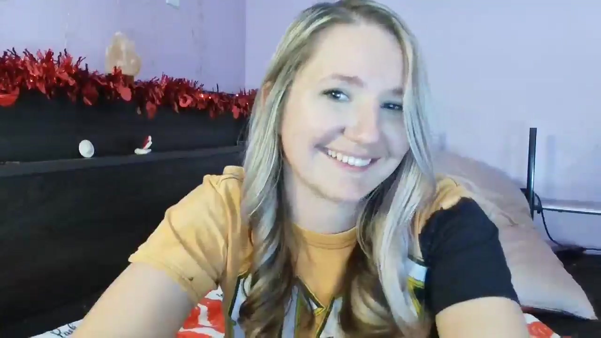 Gallery image thumbnail from EmmaHaze's myfreecams stream on, 02/13/2025, 05:17 image 12 of 20
