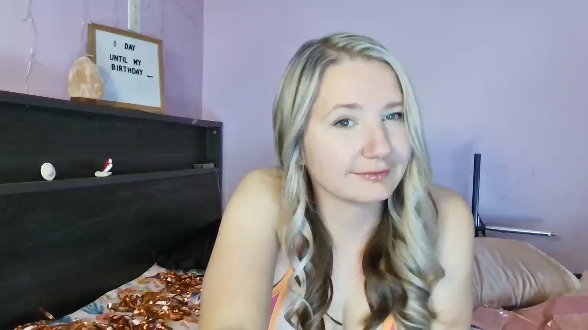 Gallery image thumbnail from EmmaHaze's myfreecams stream on, 02/20/2025, 03:44 image 1 of 20