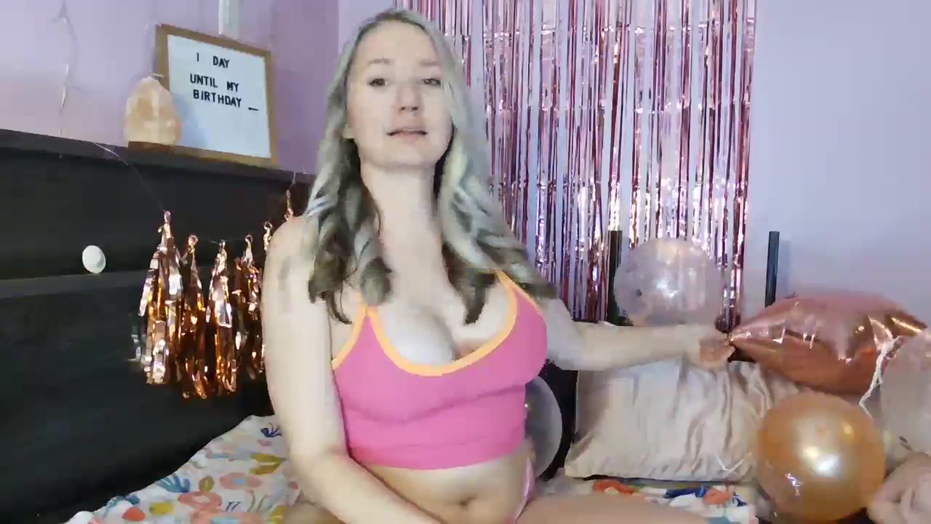 Gallery image thumbnail from EmmaHaze's myfreecams stream on, 02/20/2025, 03:44 image 7 of 20