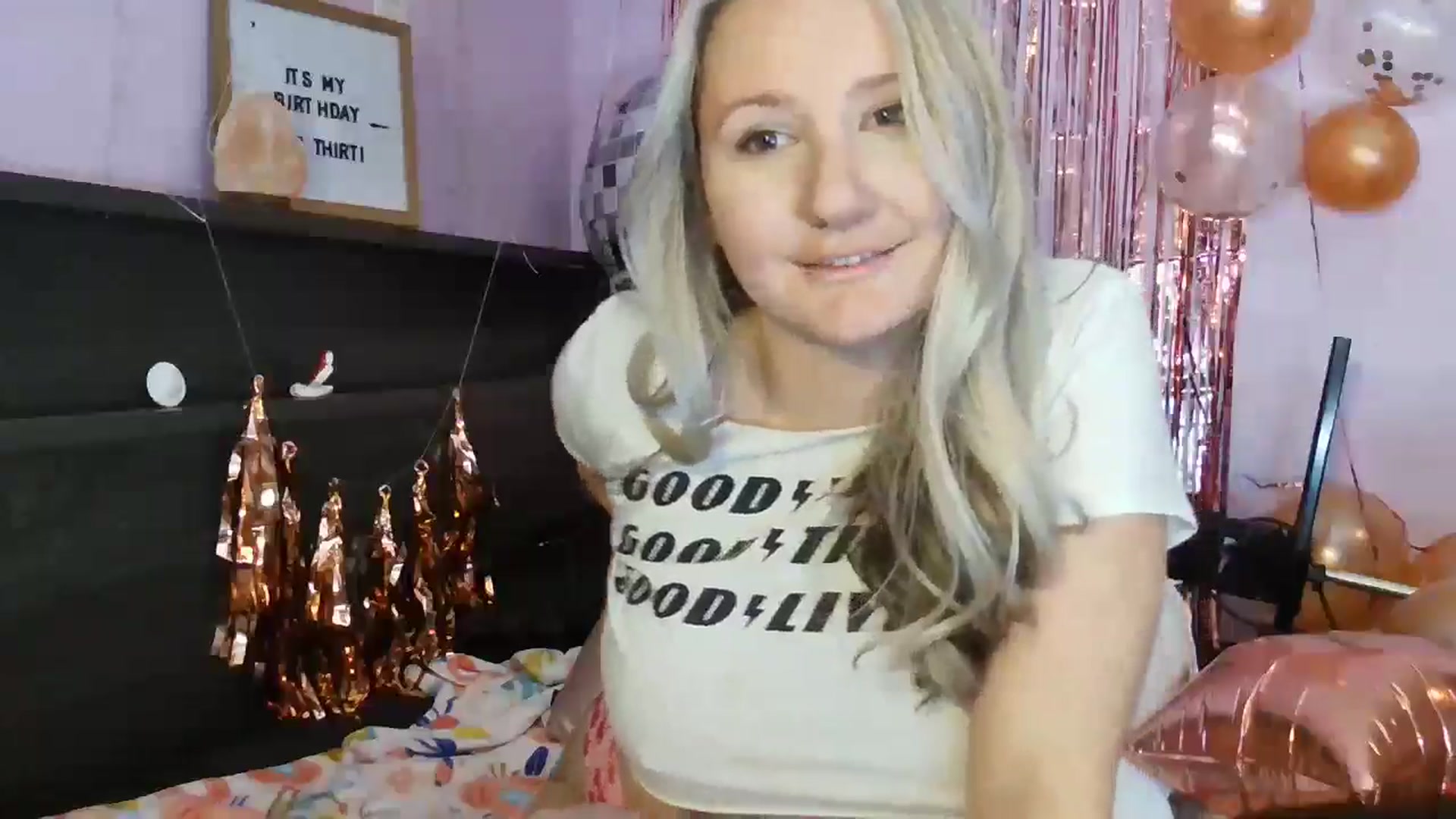 Gallery image thumbnail from EmmaHaze's myfreecams stream on, 02/21/2025, 07:00 image 12 of 20