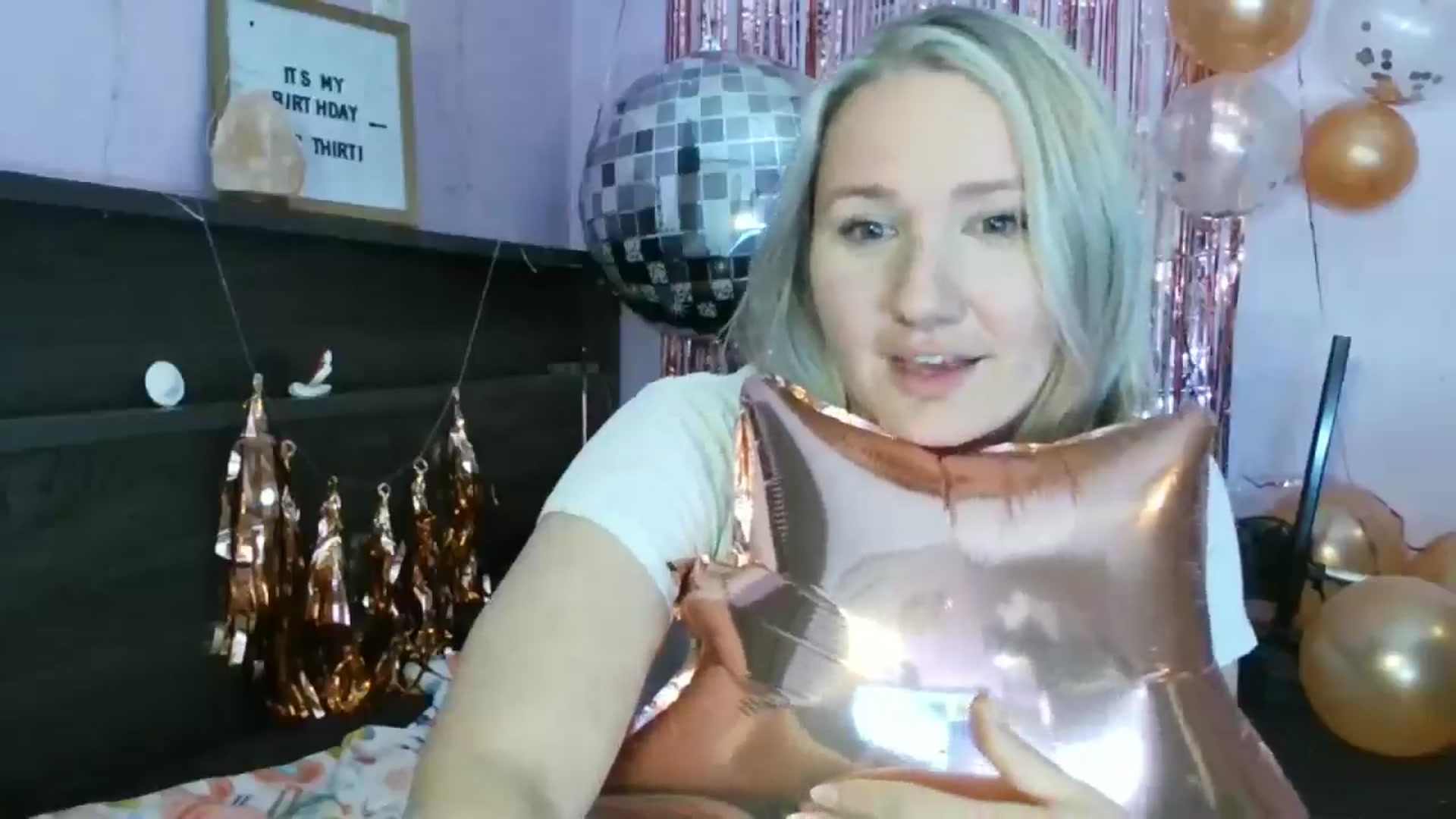 Gallery image thumbnail from EmmaHaze's myfreecams stream on, 02/21/2025, 07:00 image 10 of 20