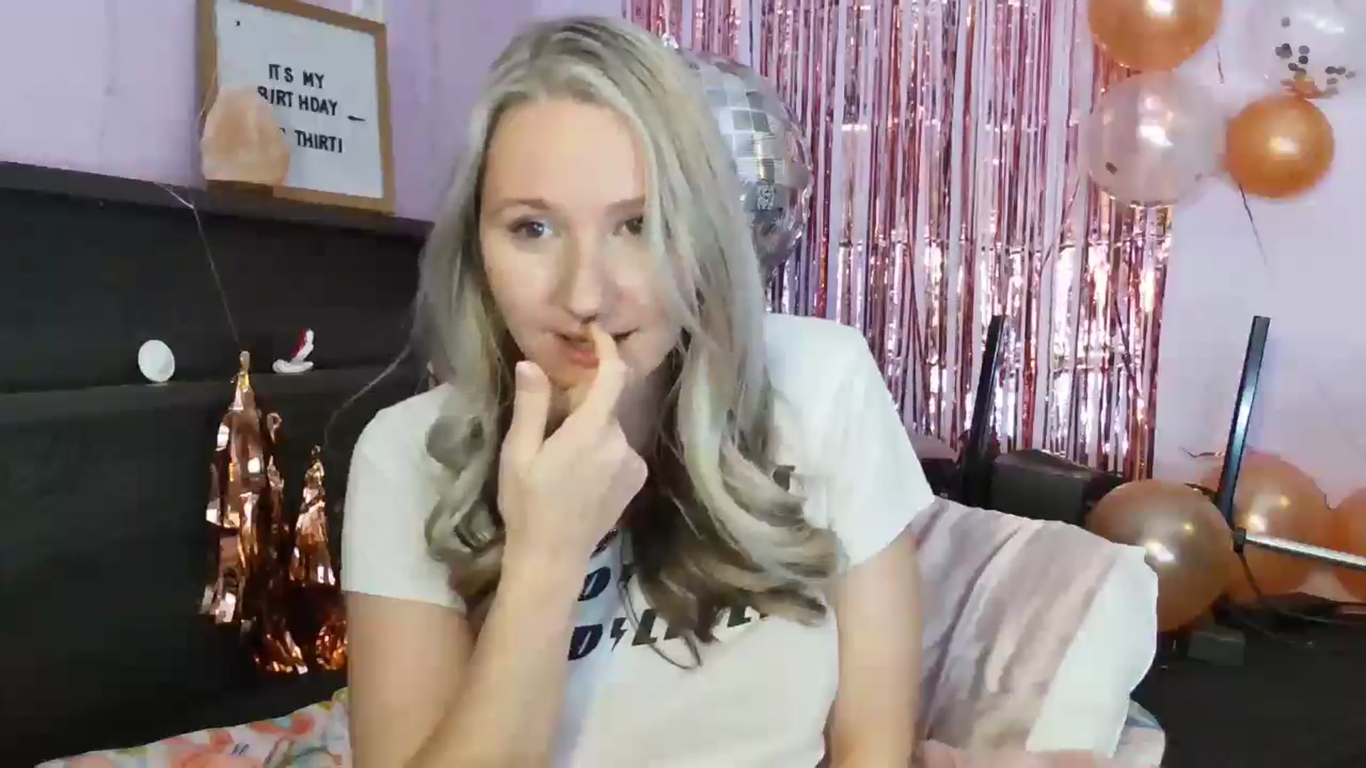 Gallery image thumbnail from EmmaHaze's myfreecams stream on, 02/21/2025, 07:00 image 2 of 20