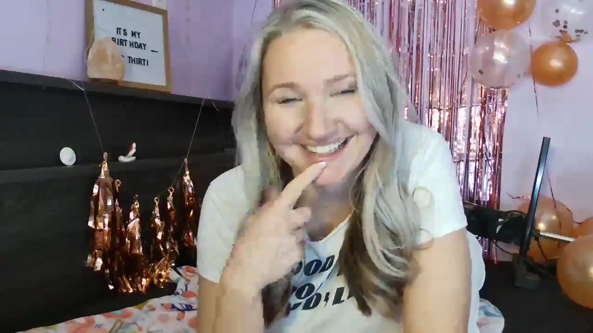 Gallery image thumbnail from EmmaHaze's myfreecams stream on, 02/21/2025, 07:00 image 14 of 20