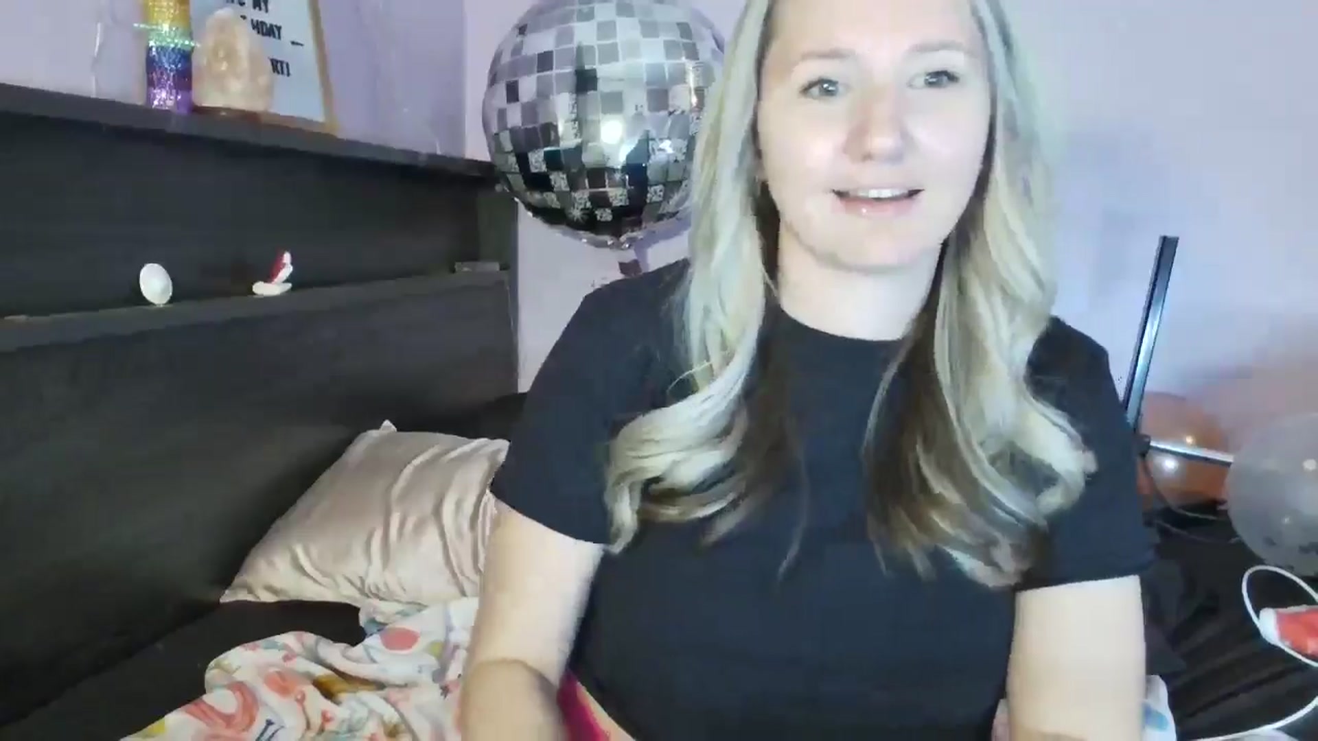 Gallery image thumbnail from EmmaHaze's myfreecams stream on, 02/24/2025, 04:31 image 12 of 20