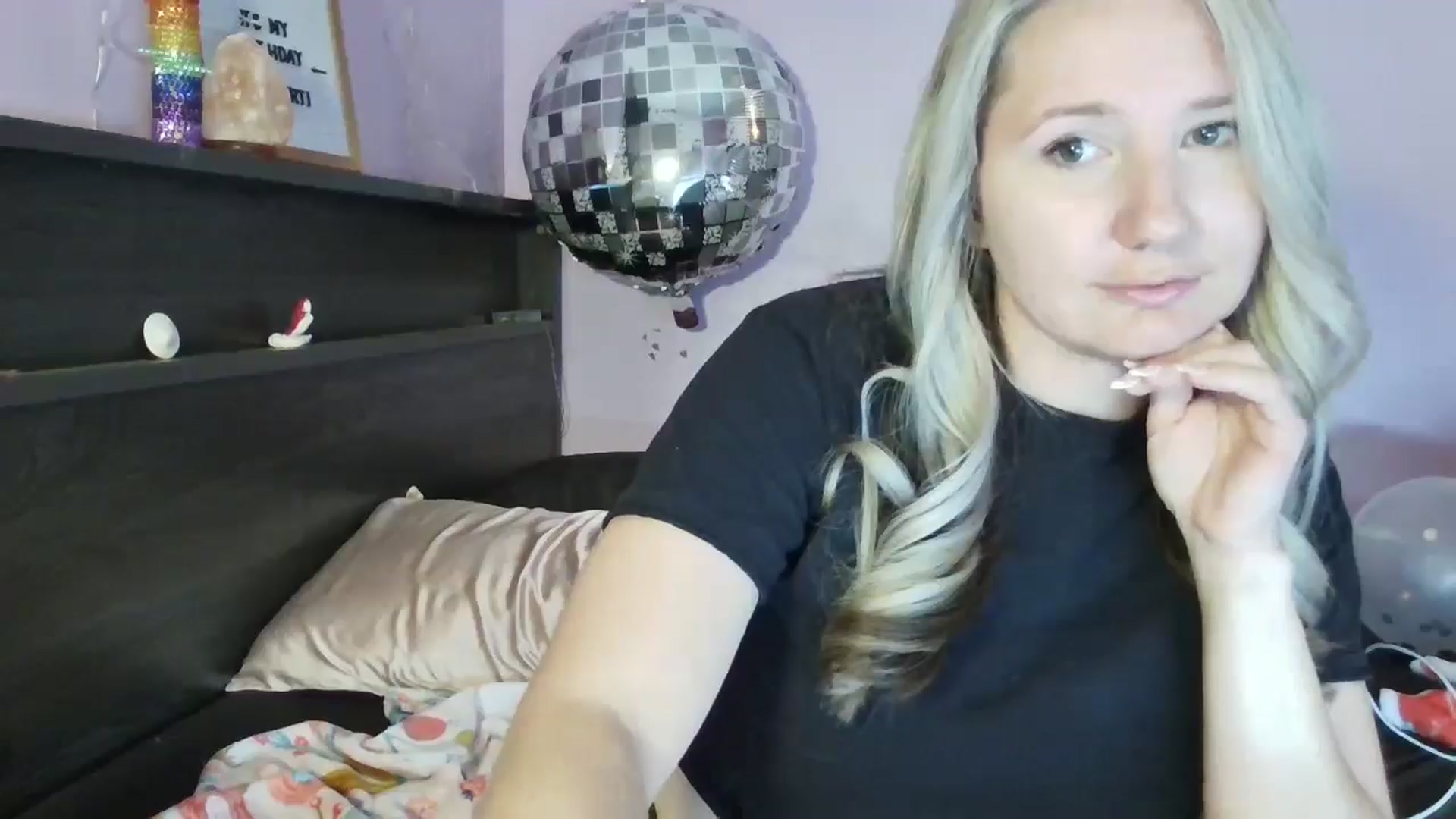 Gallery image thumbnail from EmmaHaze's myfreecams stream on, 02/24/2025, 04:31 image 6 of 20