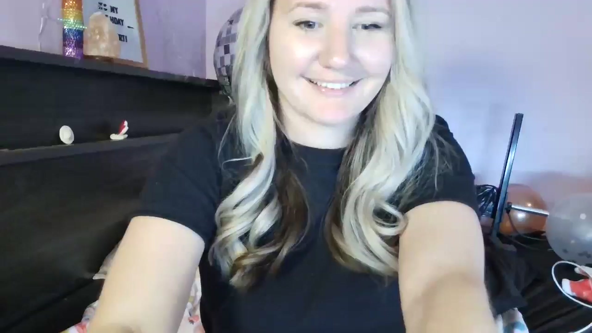 Gallery image thumbnail from EmmaHaze's myfreecams stream on, 02/24/2025, 04:31 image 5 of 20