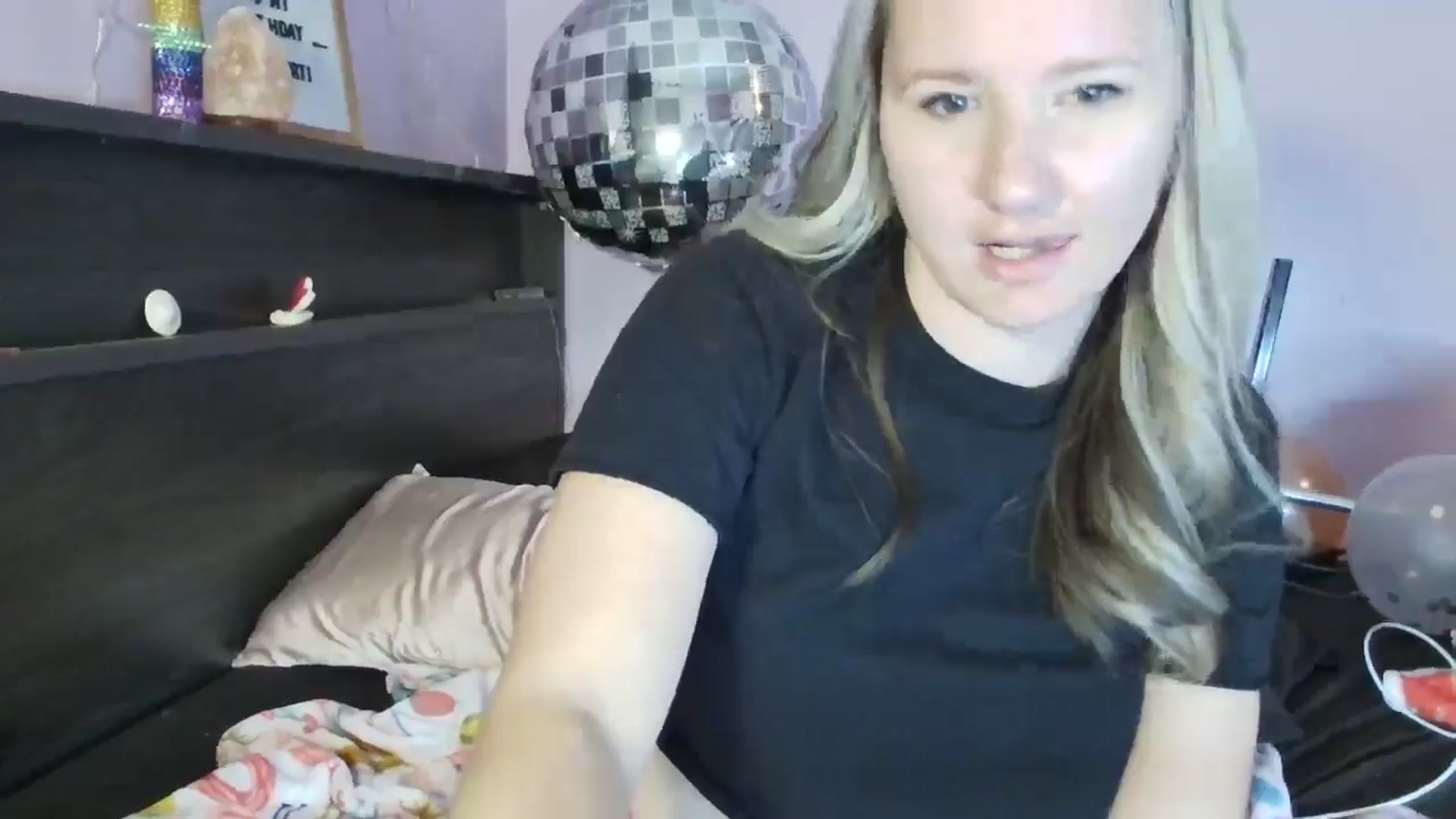 Gallery image thumbnail from EmmaHaze's myfreecams stream on, 02/24/2025, 04:31 image 19 of 20
