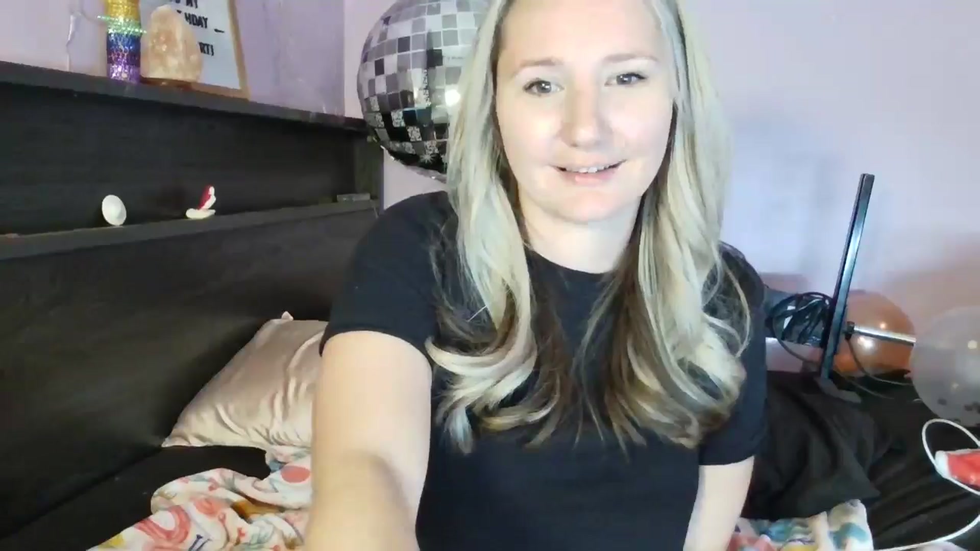 Gallery image thumbnail from EmmaHaze's myfreecams stream on, 02/24/2025, 04:31 image 16 of 20