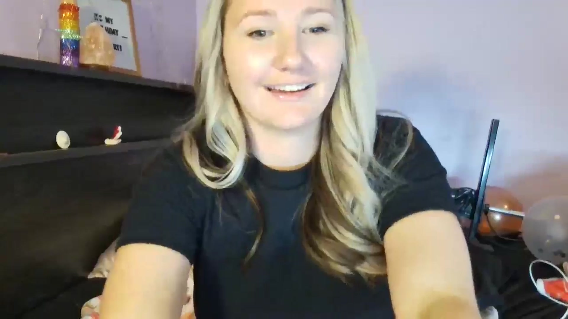 Gallery image thumbnail from EmmaHaze's myfreecams stream on, 02/24/2025, 04:31 image 20 of 20