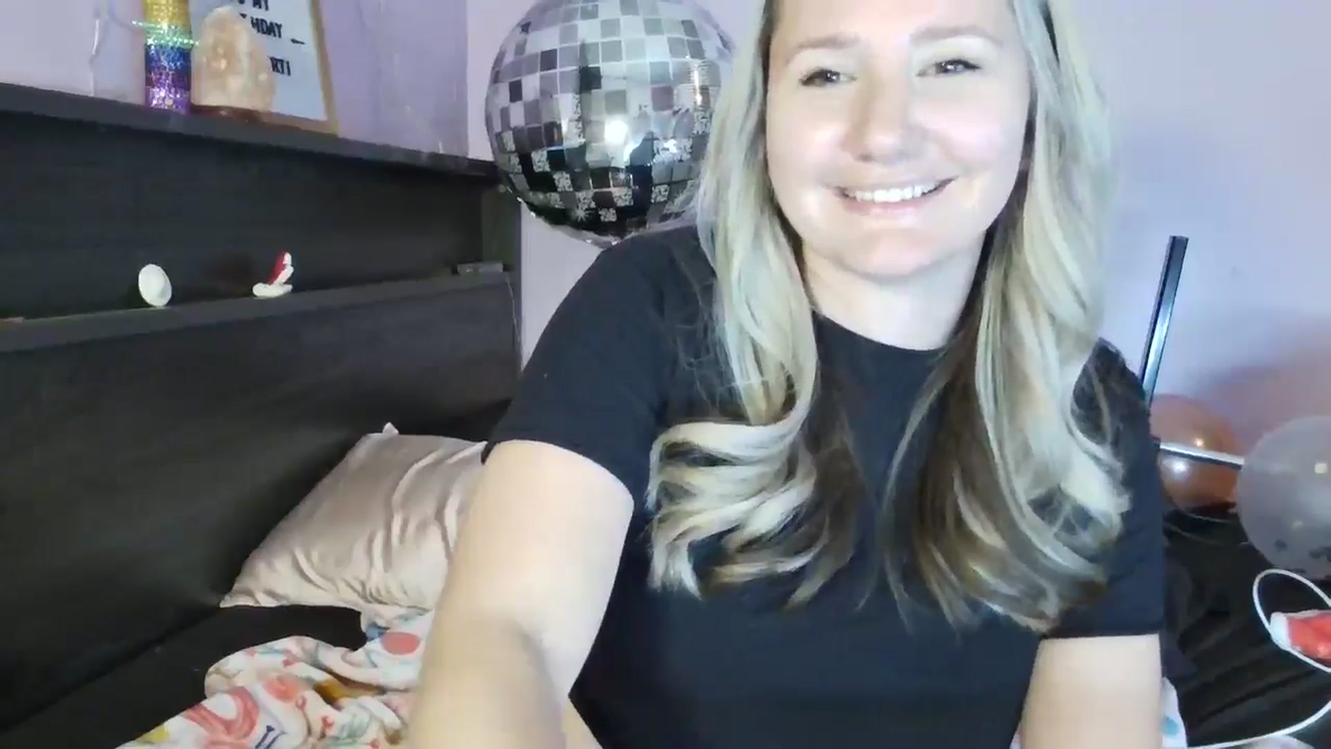 Gallery image thumbnail from EmmaHaze's myfreecams stream on, 02/24/2025, 04:31 image 13 of 20