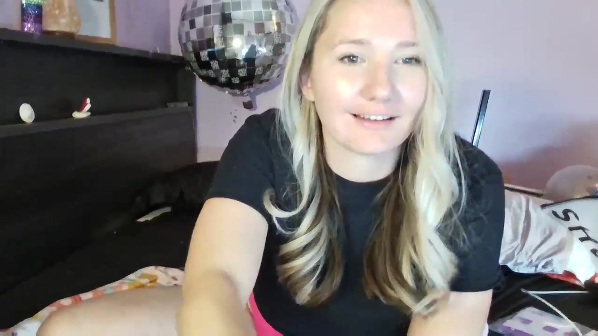Gallery image thumbnail from EmmaHaze's myfreecams stream on, 02/24/2025, 05:41 image 20 of 20